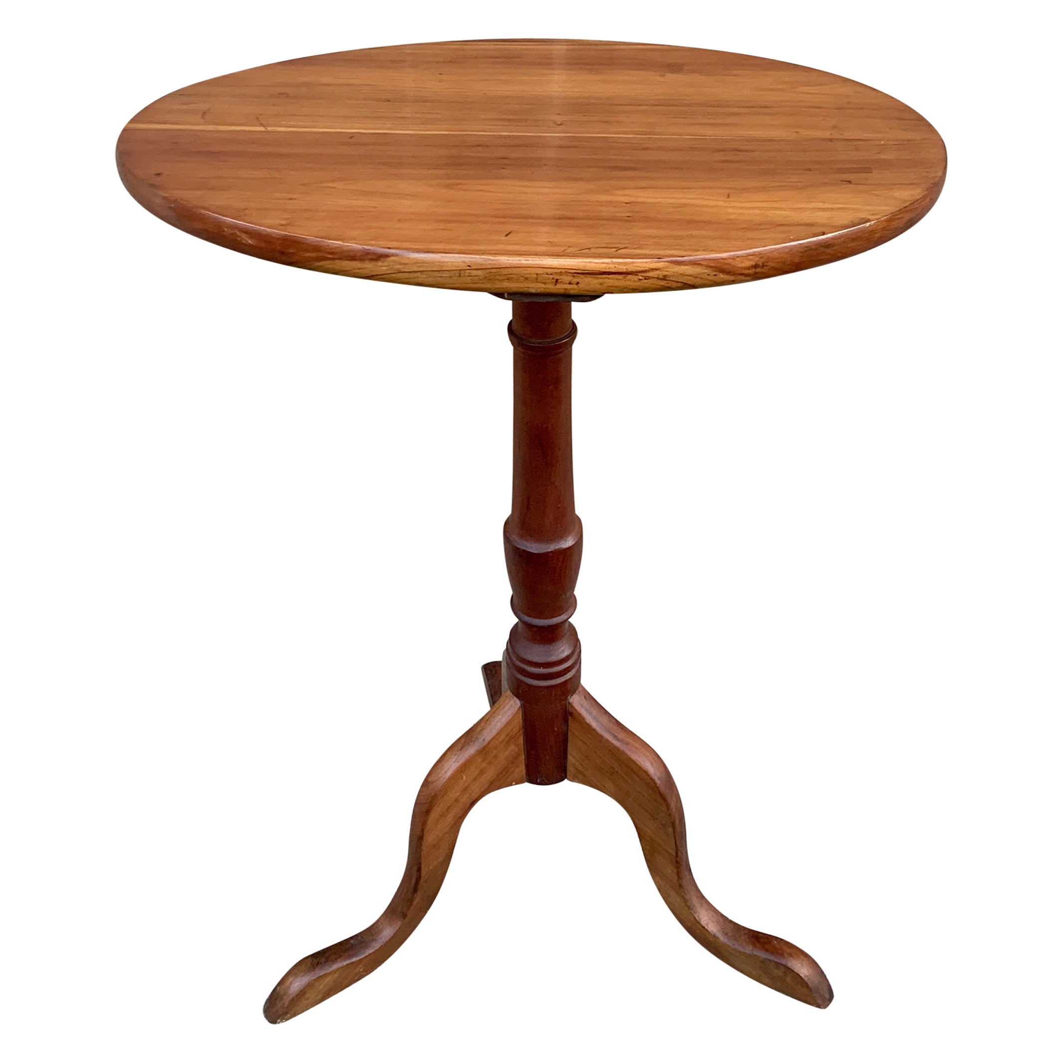 Antiguo candelabro o mesa auxiliar colonial americana de cerezo, mediados del siglo XIX