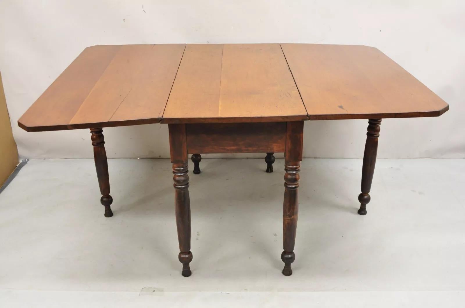 Antique American Colonial Cherry Wood Gateleg Drop Leaf Farmhouse Dining Table For Sale 2