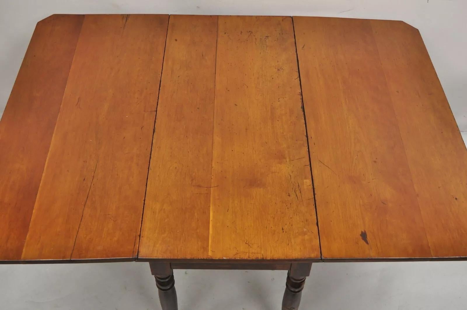 Antique American Colonial Cherry Wood Gateleg Drop Leaf Farmhouse Dining Table For Sale 3
