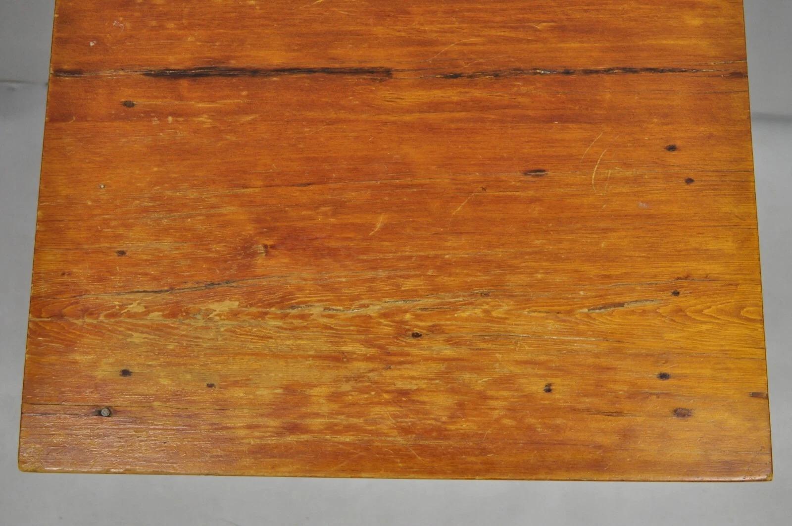 Antique American Colonial Cherry Wood One Drawer Nightstand Work Side Table For Sale 5