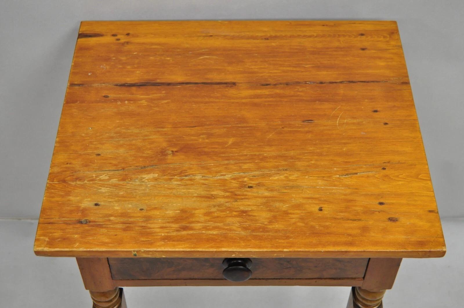 Antique American Colonial Cherry Wood One Drawer Nightstand Work Side Table In Good Condition For Sale In Philadelphia, PA
