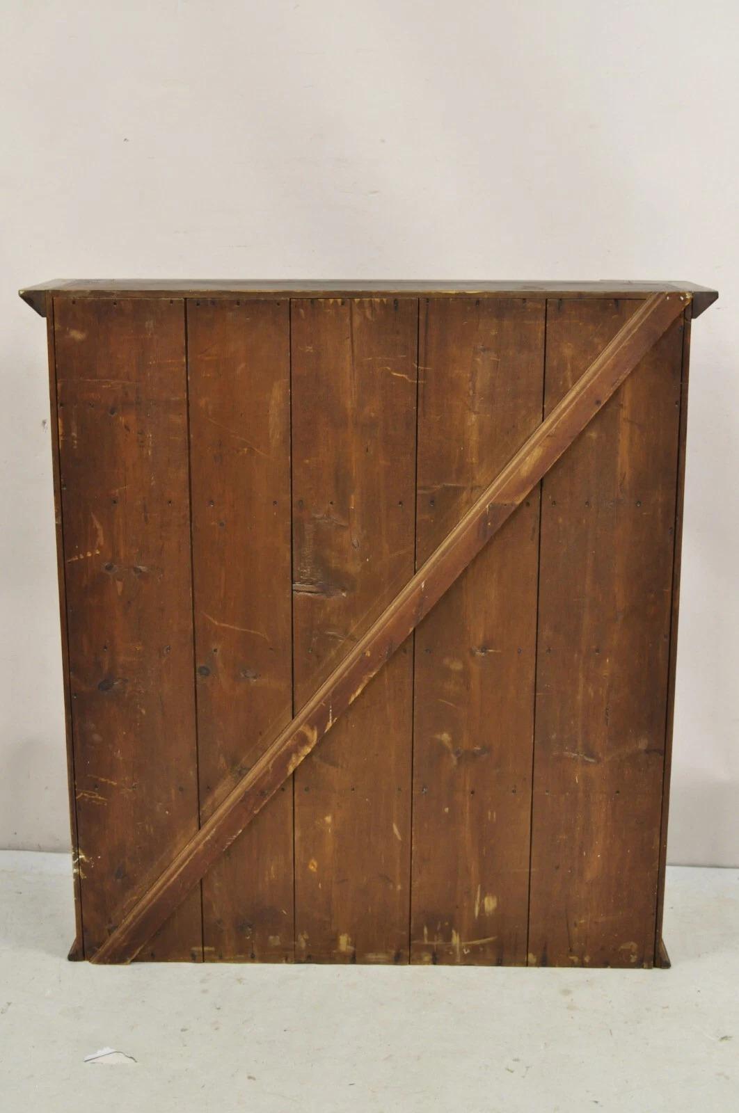 Antiker amerikanischer Kolonial-Schrank Hutch aus Kirschbaumholz mit gewellter Glastür aus China im Angebot 4