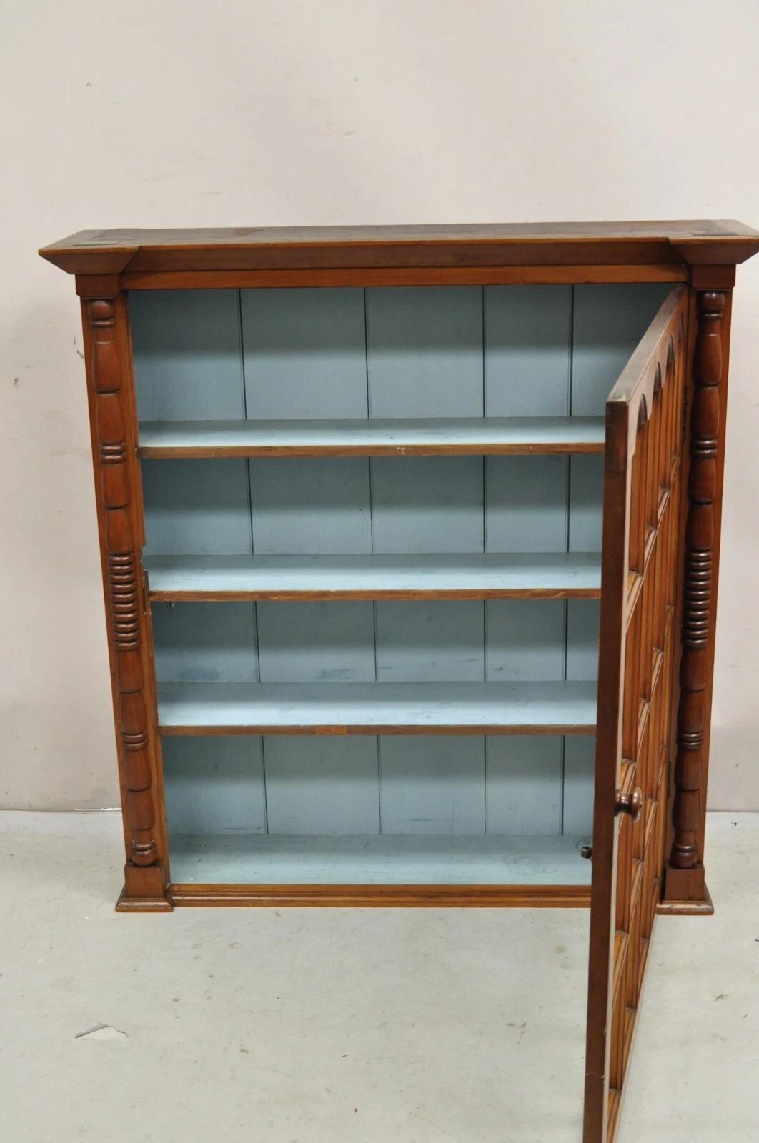 Antiker amerikanischer Kolonial-Schrank Hutch aus Kirschbaumholz mit gewellter Glastür aus China (Unbekannt) im Angebot