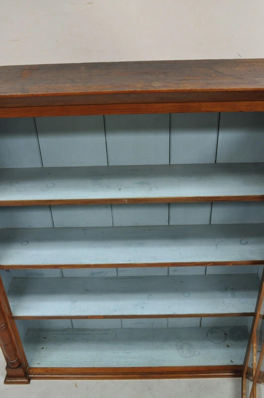 Antiker amerikanischer Kolonial-Schrank Hutch aus Kirschbaumholz mit gewellter Glastür aus China im Angebot 2