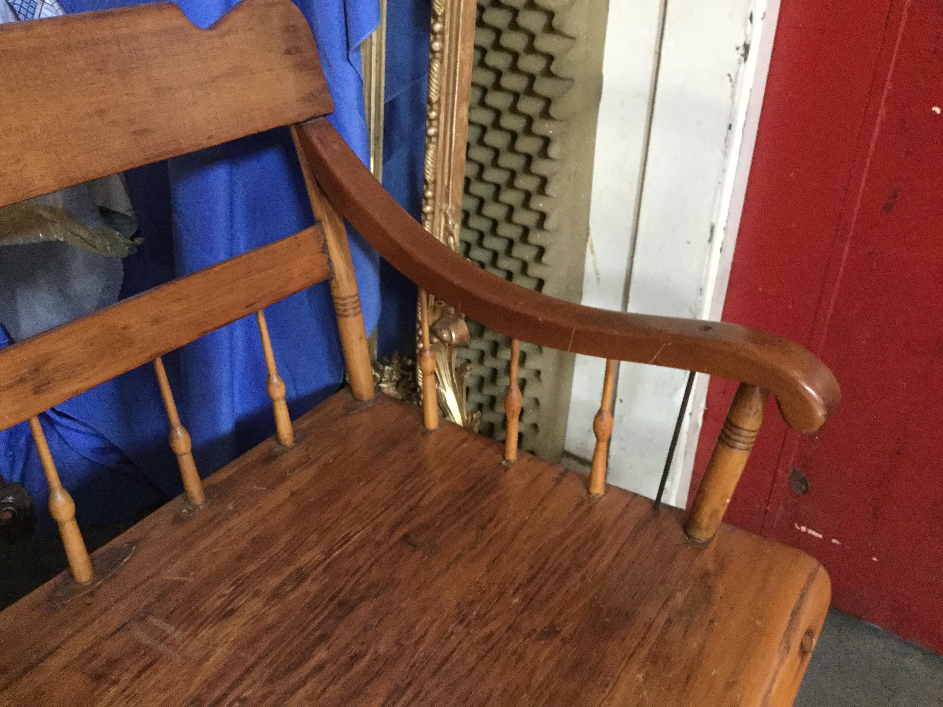 Antique American Colonial Maple Bench For Sale 1