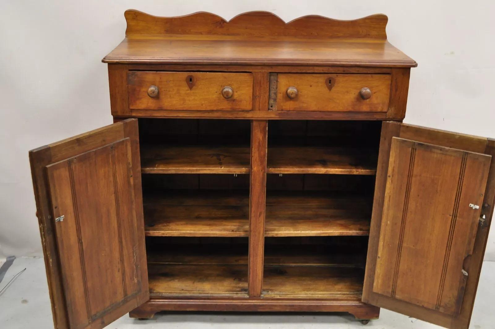 Antiguo armario colonial americano primitivo de caoba con 2 cajones Rústico en venta