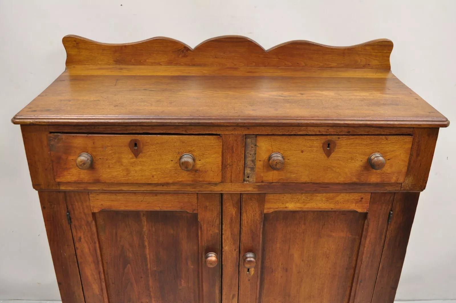 Antiguo armario colonial americano primitivo de caoba con 2 cajones Desconocido en venta