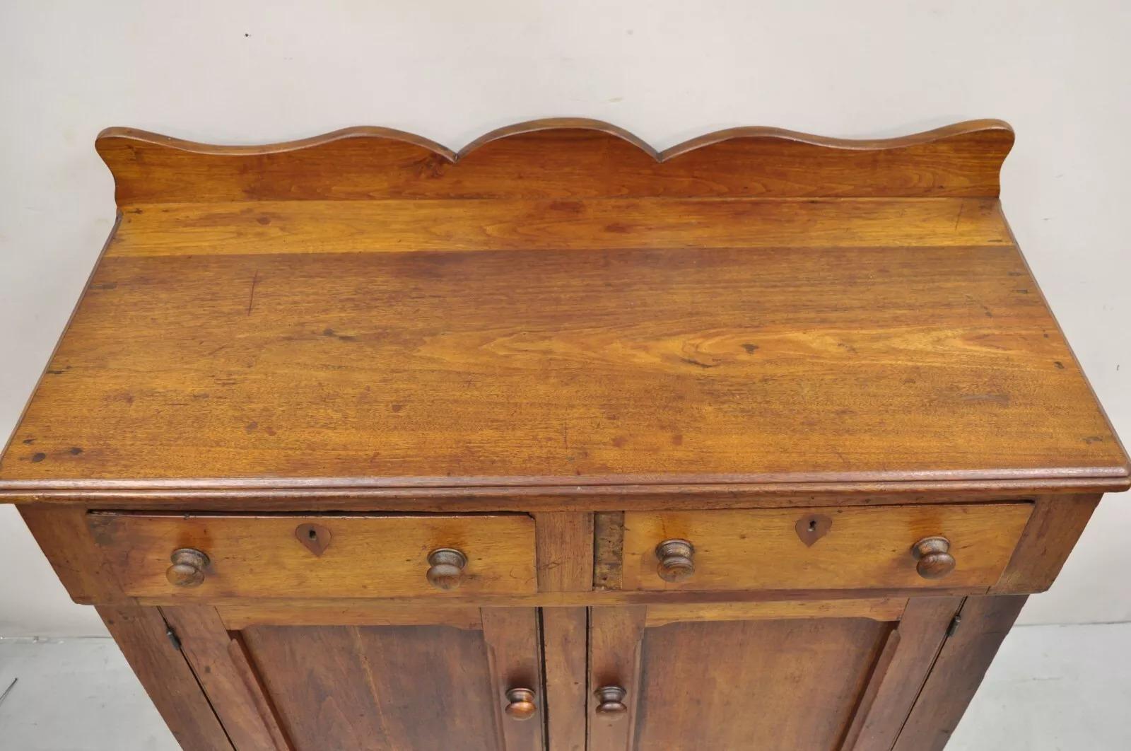 Antiguo armario colonial americano primitivo de caoba con 2 cajones siglo XIX en venta