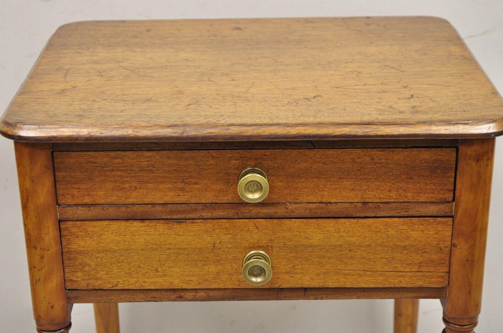 Antique American Colonial Sheraton Mahogany 2 Drawer Nightstand Bedside Table In Good Condition For Sale In Philadelphia, PA