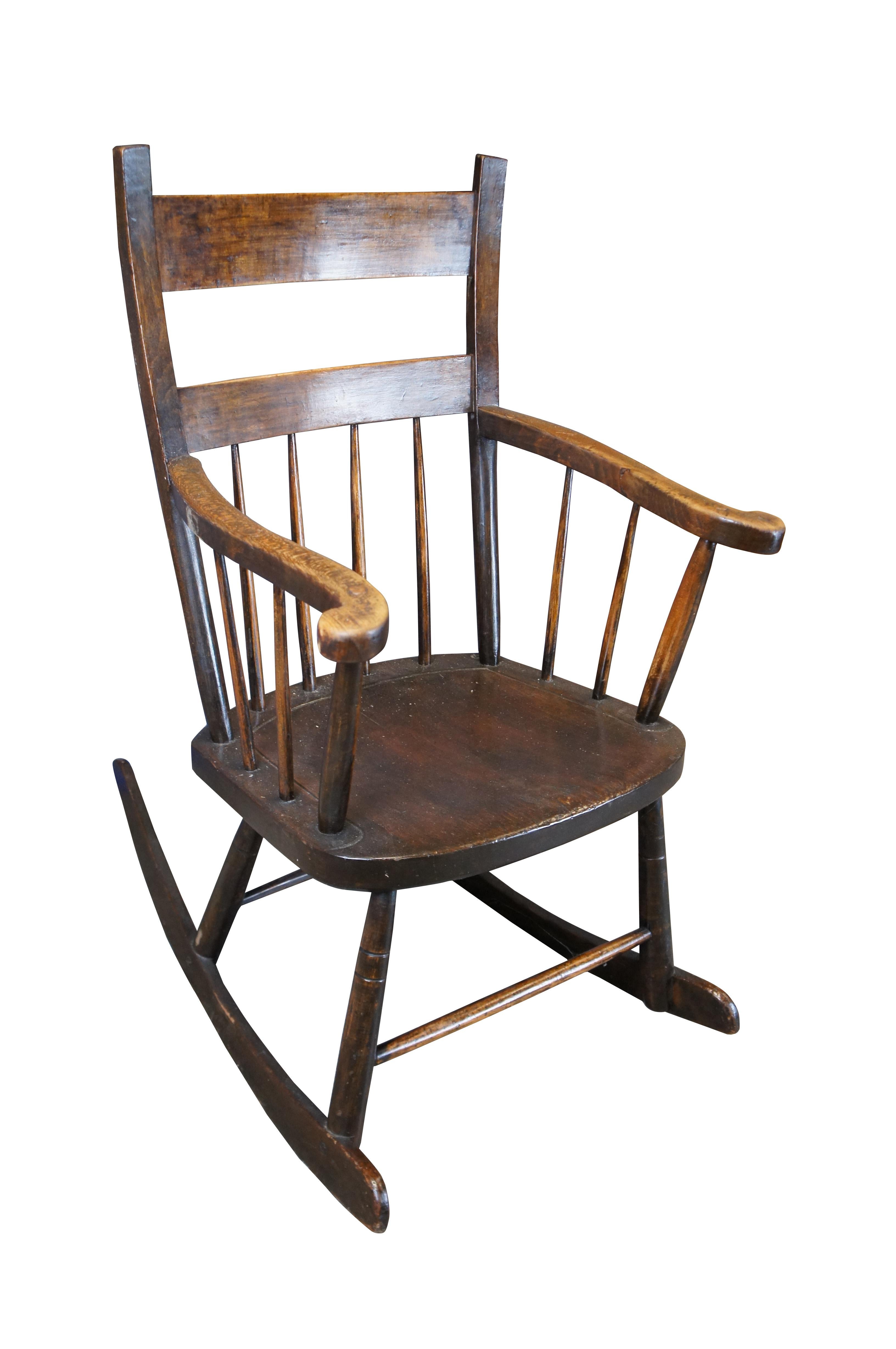Antique American Country Oak Ladder Slat Back Rocking Armhair Rocker In Good Condition In Dayton, OH