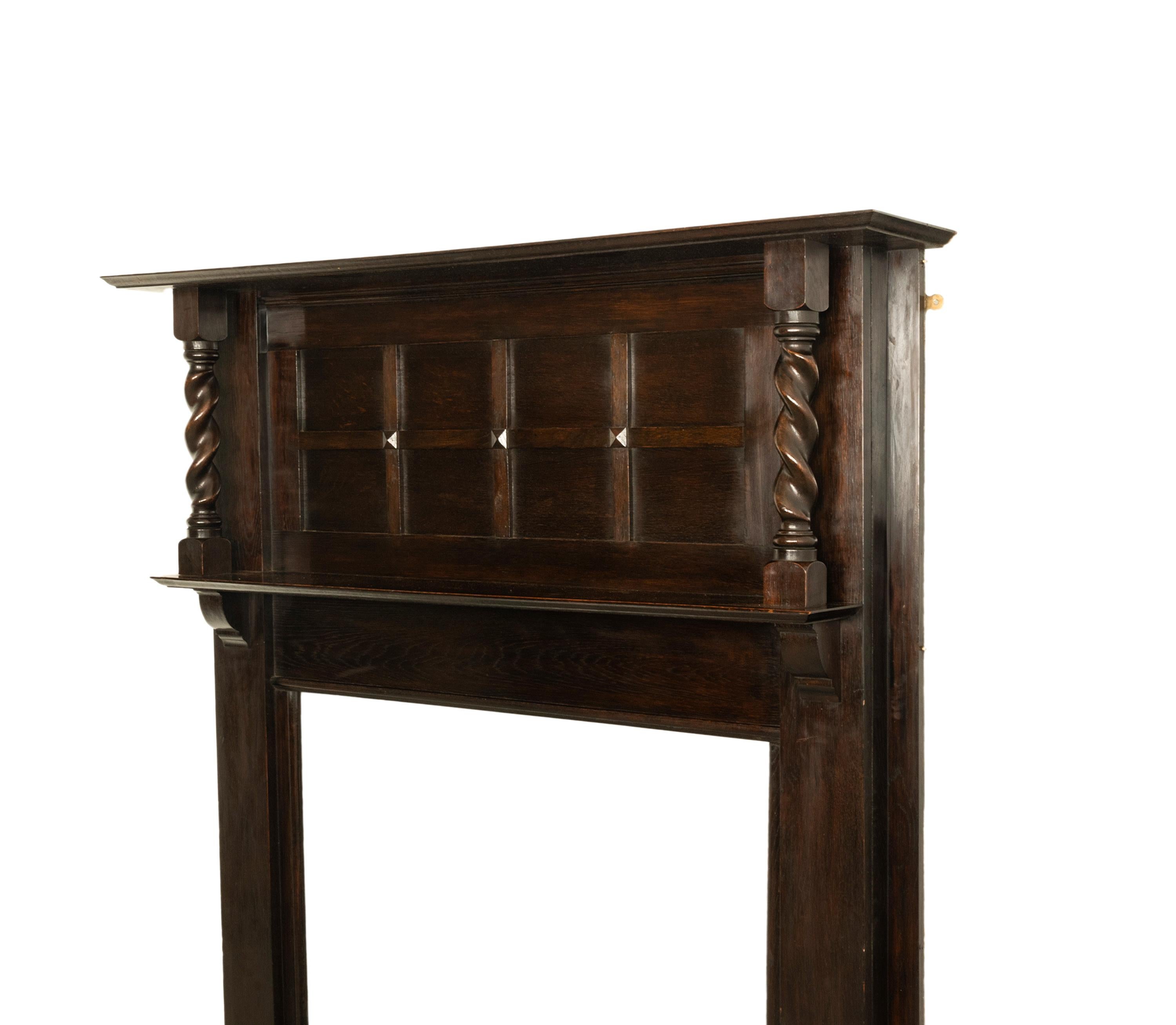 Cheminée ancienne à colonne torsadée en chêne Oak Oak 1900 Bon état - En vente à Portland, OR