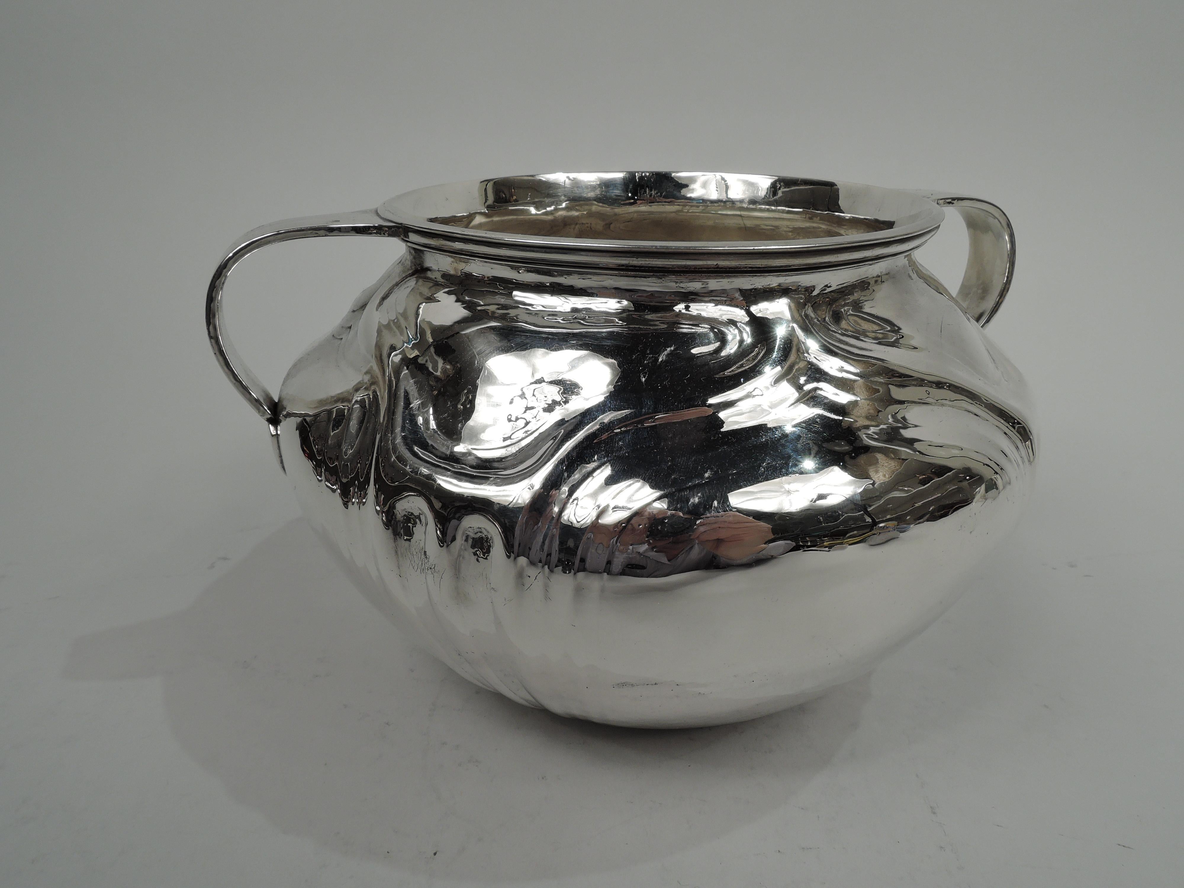 Antique American Craftsman Sterling Silver Amphora Bowl In Excellent Condition For Sale In New York, NY