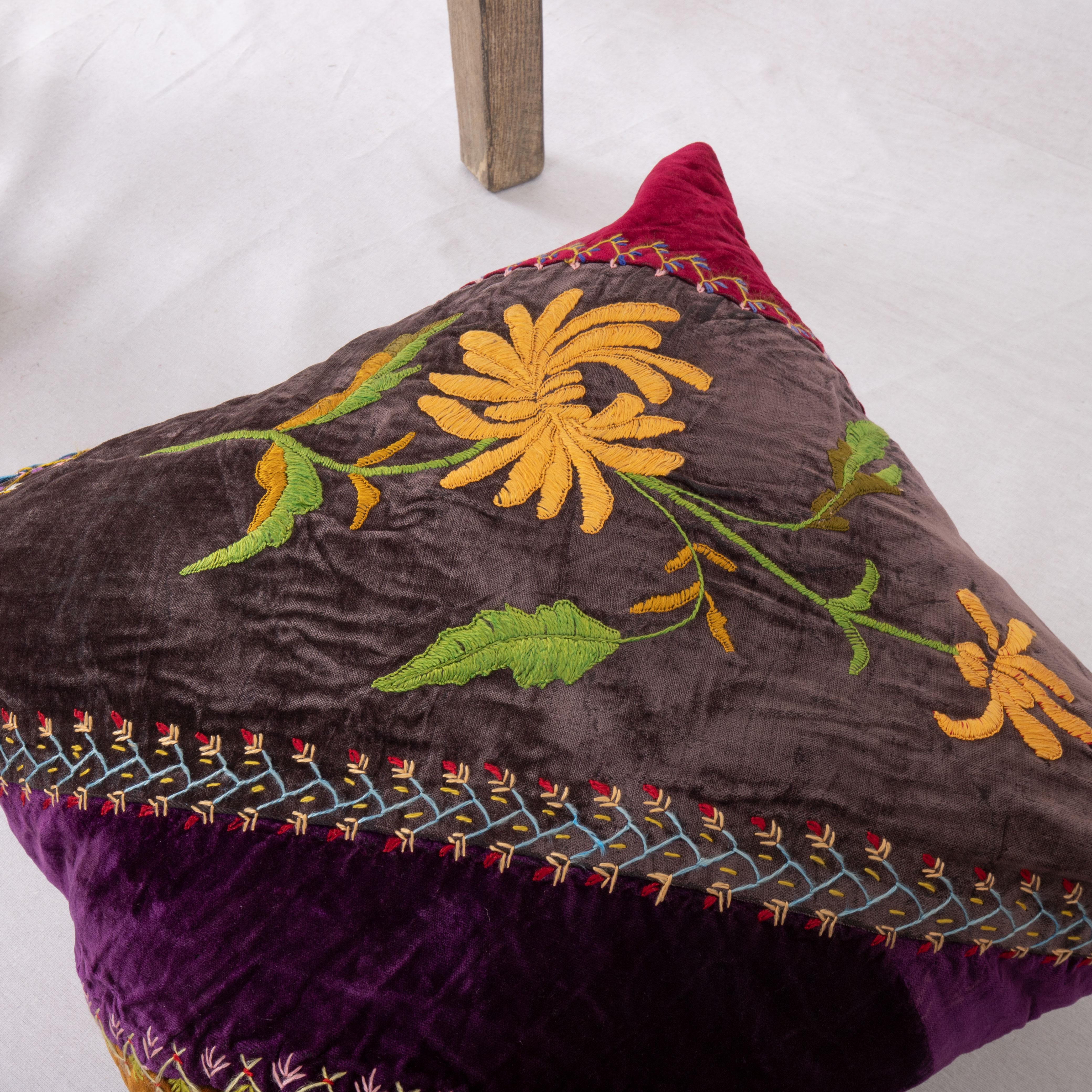 Antique American Crazy Quilt Pillow Cover, Early 20th C In Good Condition For Sale In Istanbul, TR