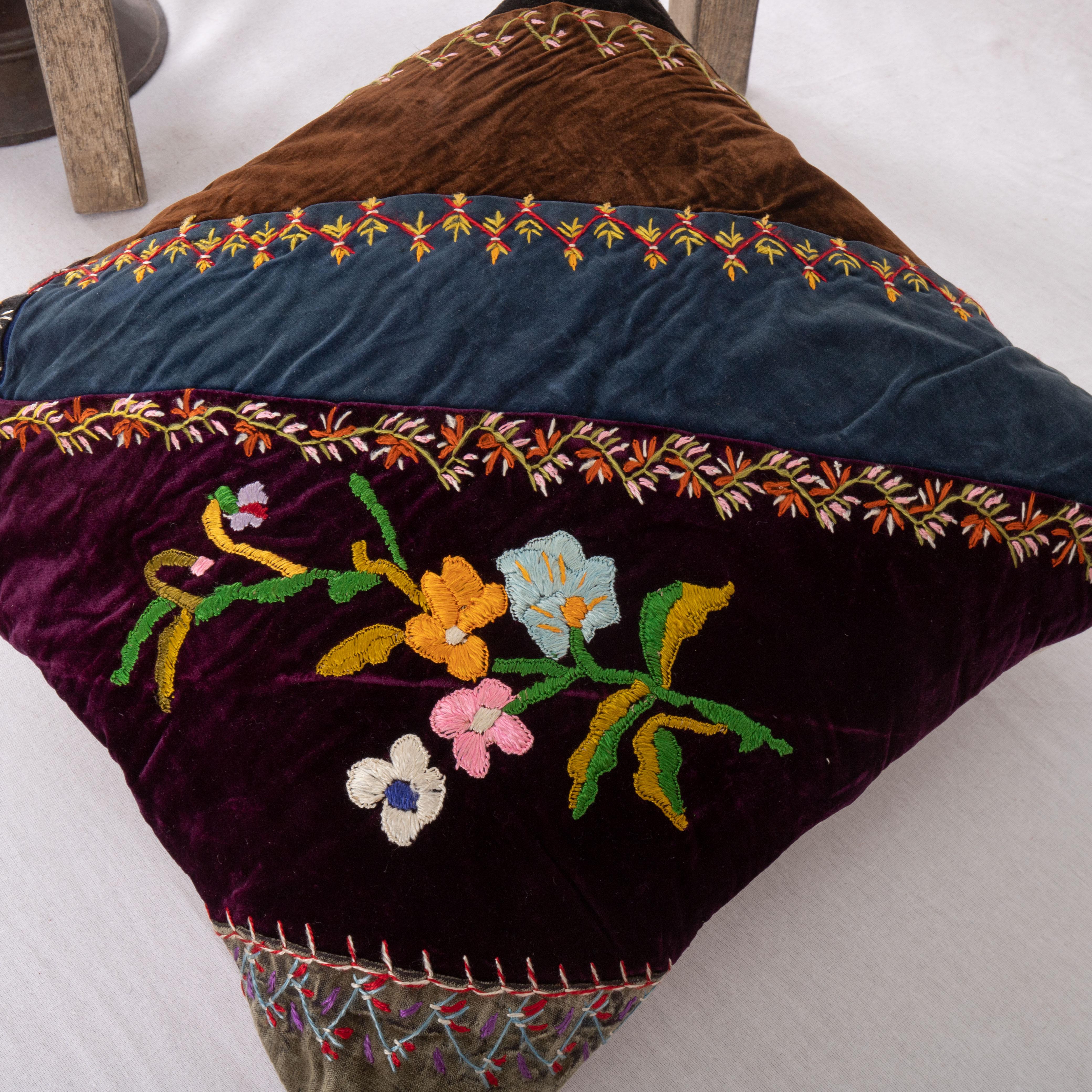 Antique American Crazy Quilt Pillow Cover, Early 20th C In Good Condition For Sale In Istanbul, TR