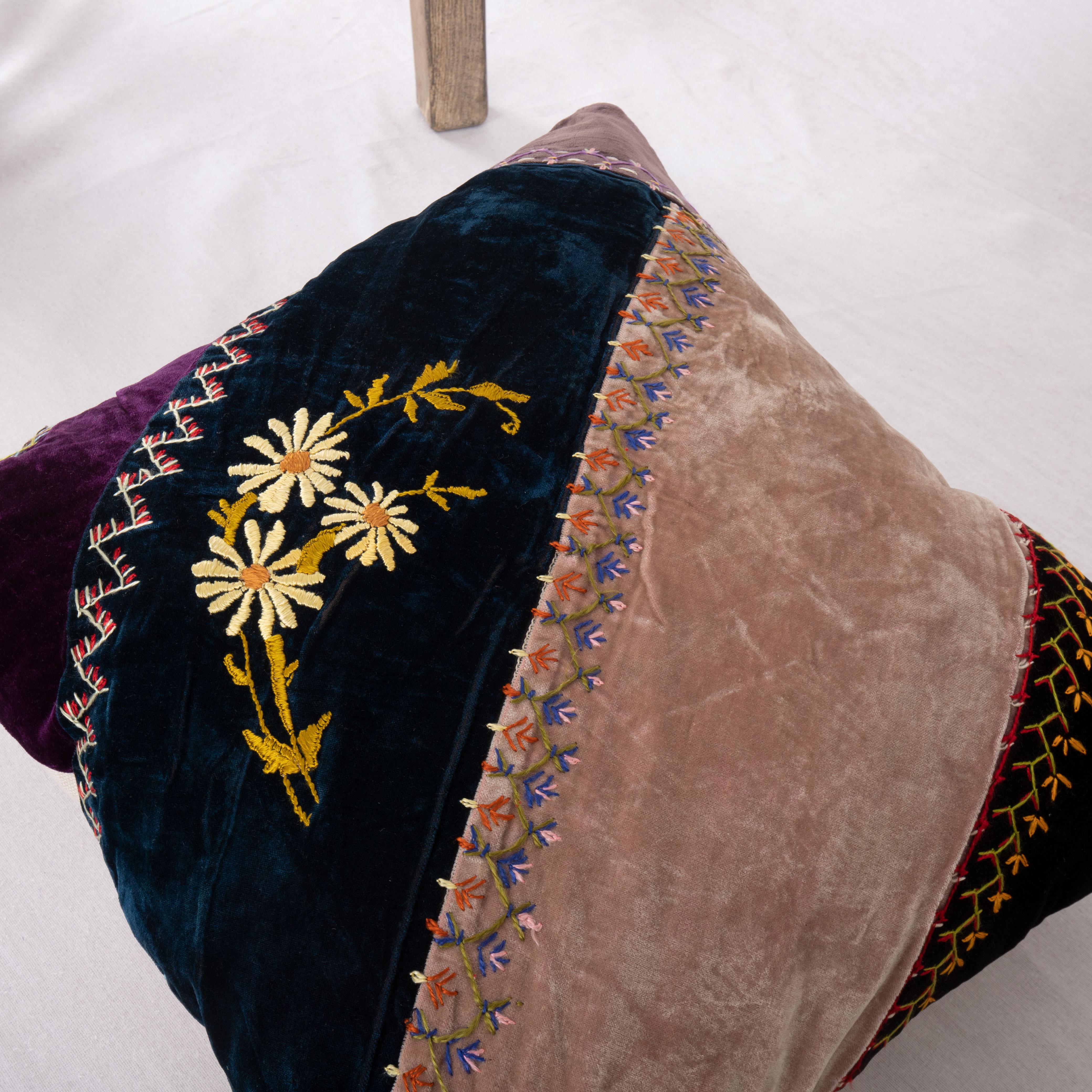 Antique American Crazy Quilt Pillow Cover, Early 20th C In Good Condition For Sale In Istanbul, TR