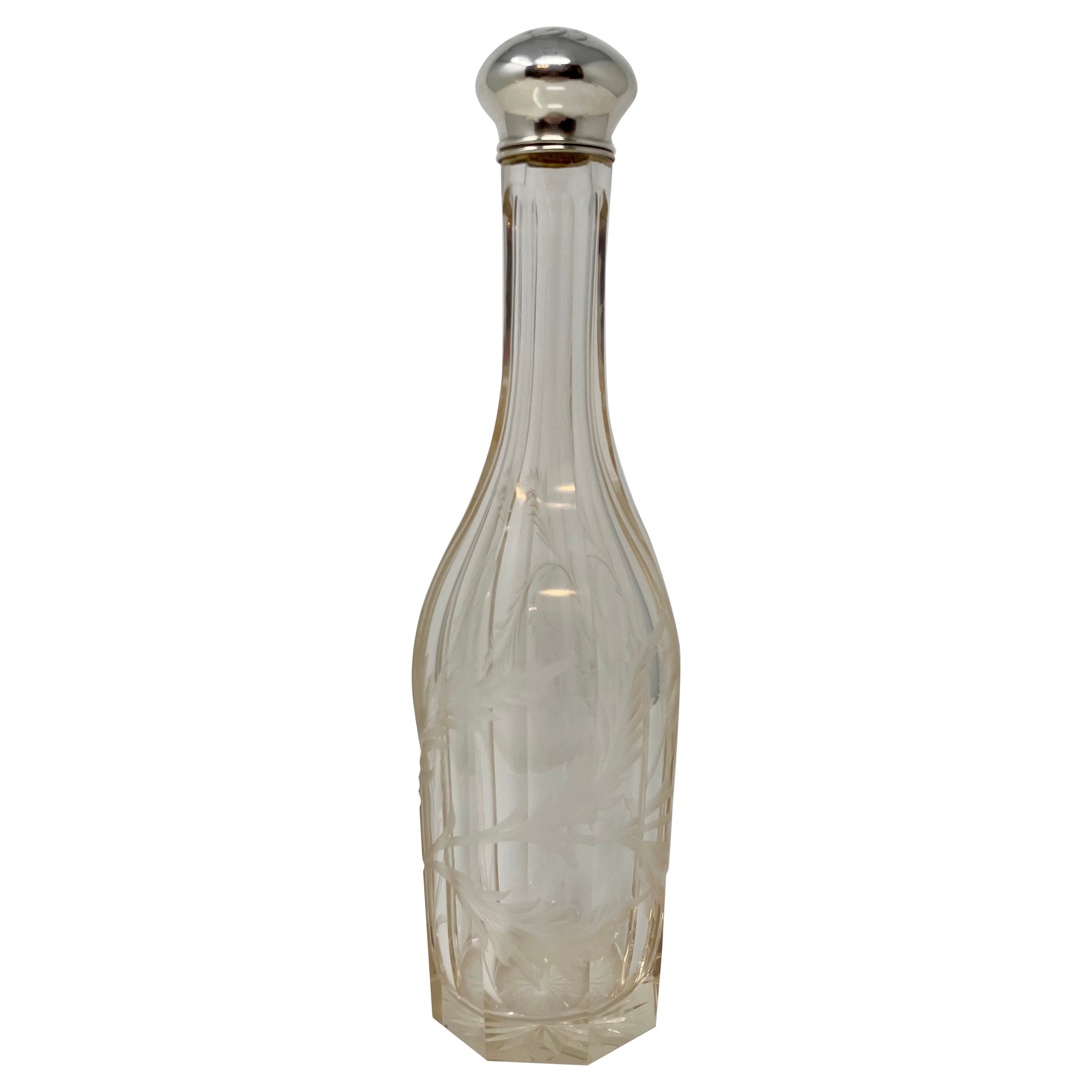 Carafe ancienne en cristal taillé américain avec couvercle et collier en argent sterling, vers 1900