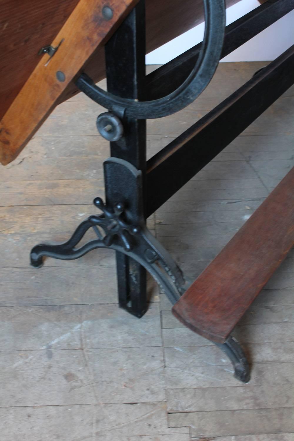 Antique American Drafting Table In Good Condition For Sale In Chicago, IL