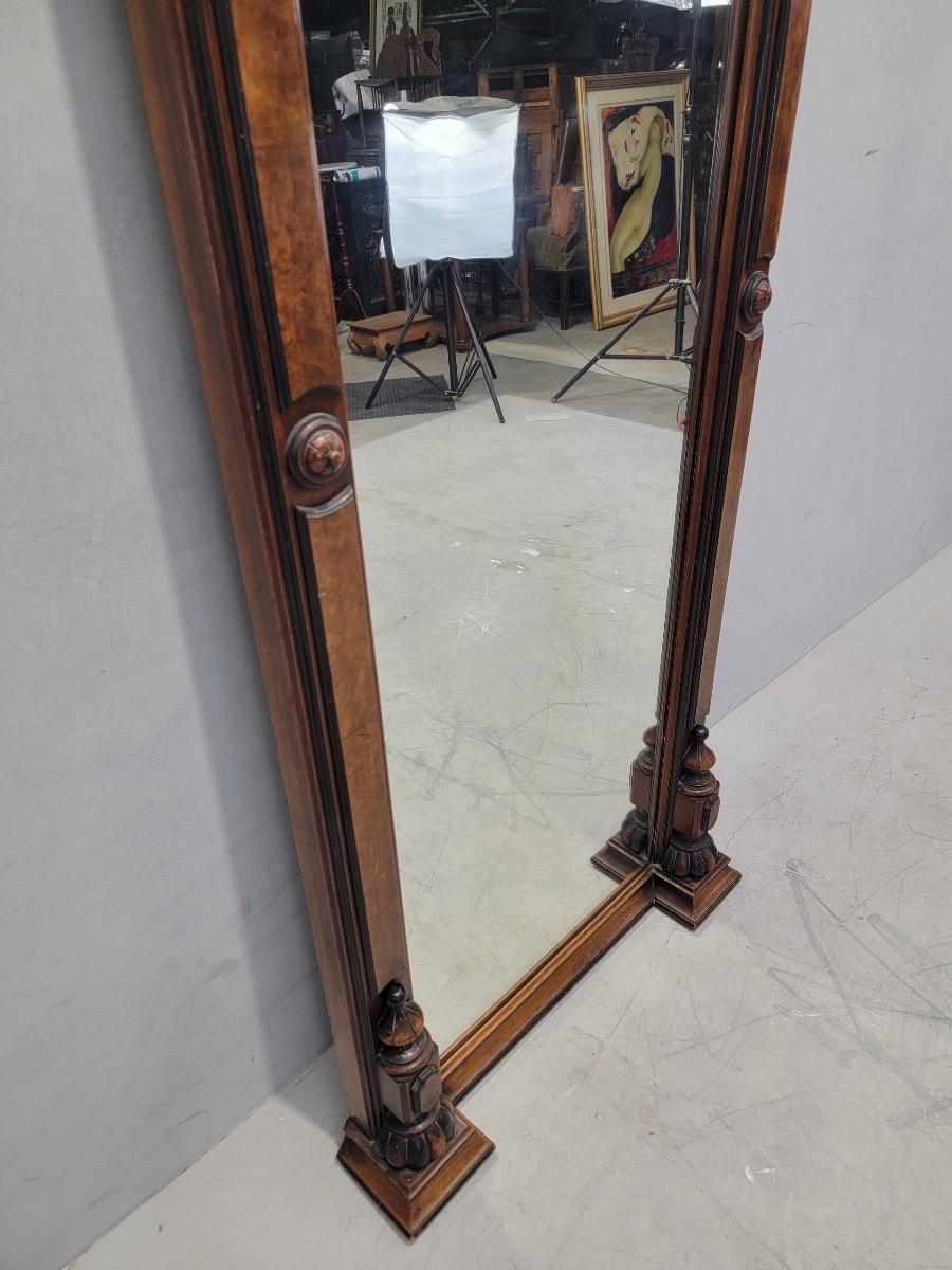Victorien Miroir de pilier américain ancien de style oriental avec base en marbre Carrera - 2 pièces en vente