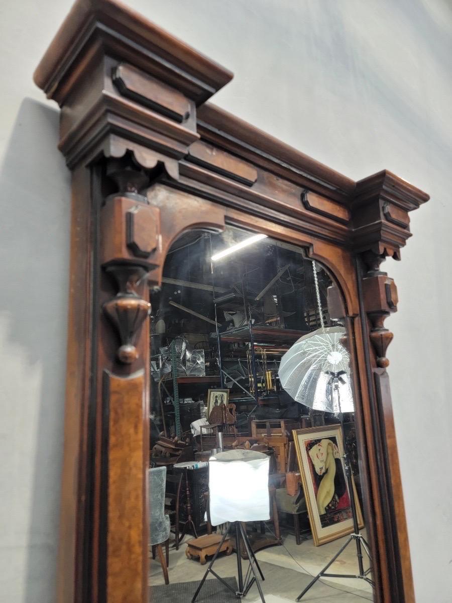 Miroir de pilier américain ancien de style oriental avec base en marbre Carrera - 2 pièces Bon état - En vente à Chicago, IL