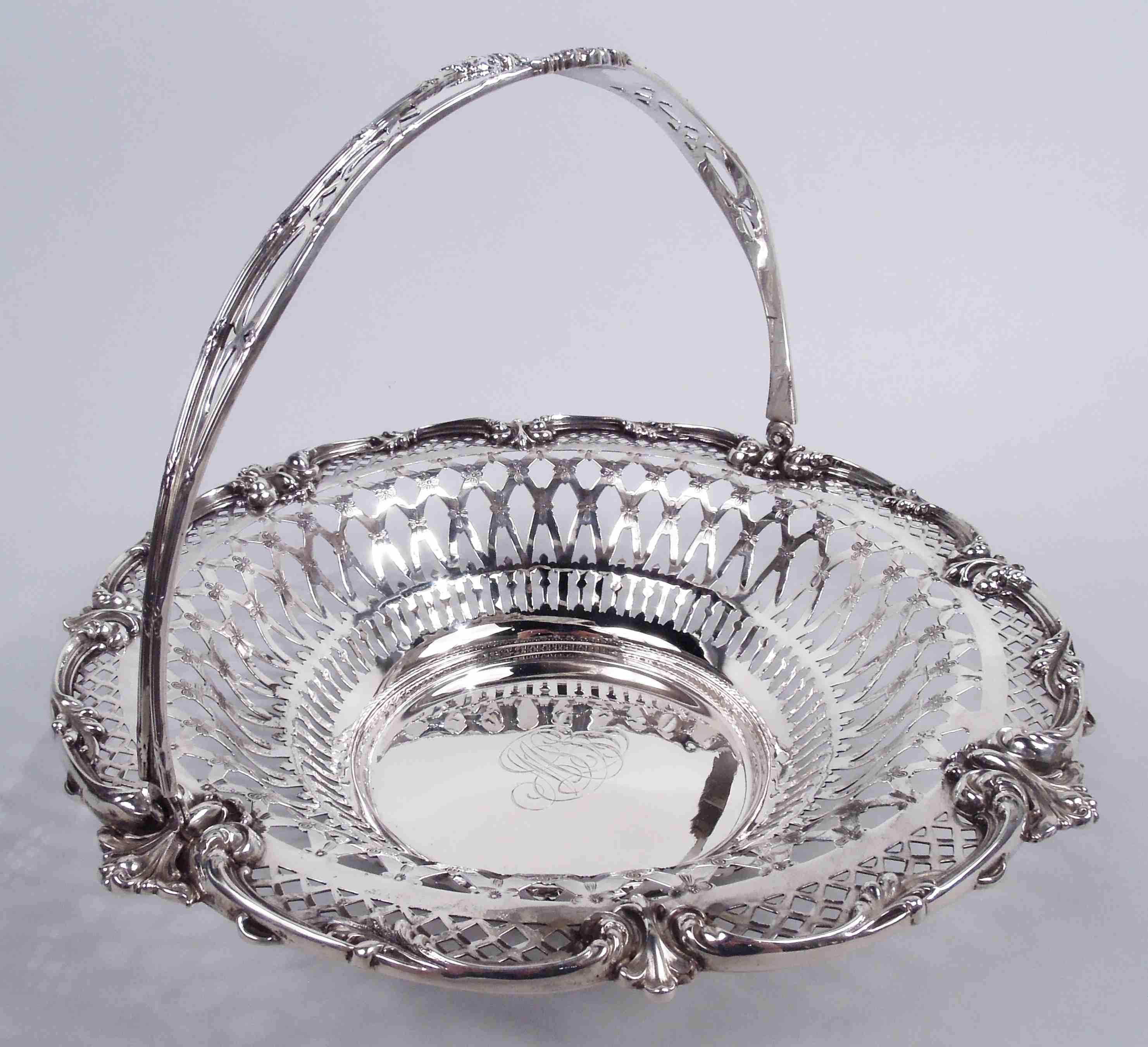 Antique American Edwardian Classical Pierced Sterling Silver Basket In Good Condition In New York, NY