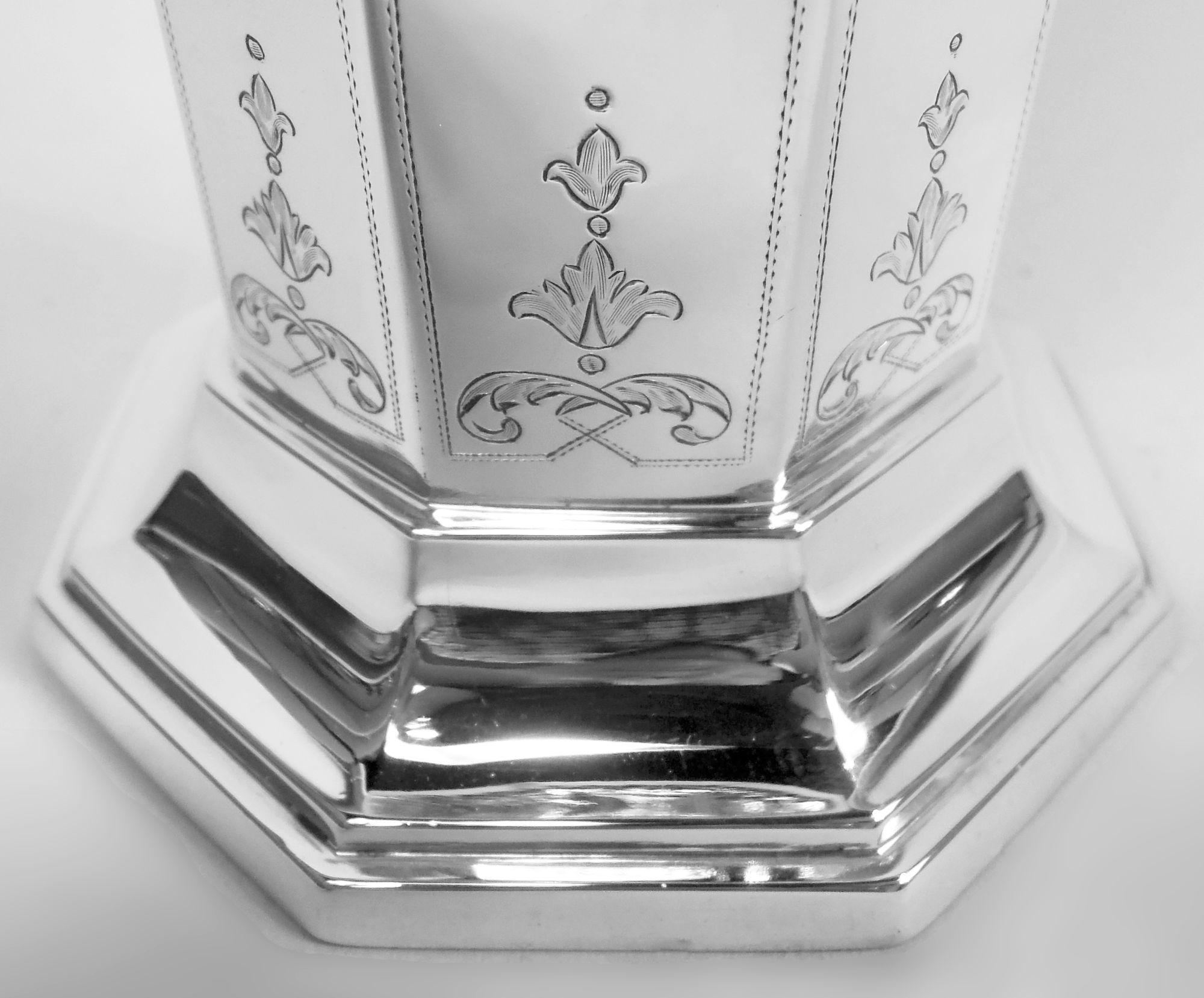 Antico vaso americano edoardiano classico in argento sterling In condizioni buone in vendita a New York, NY