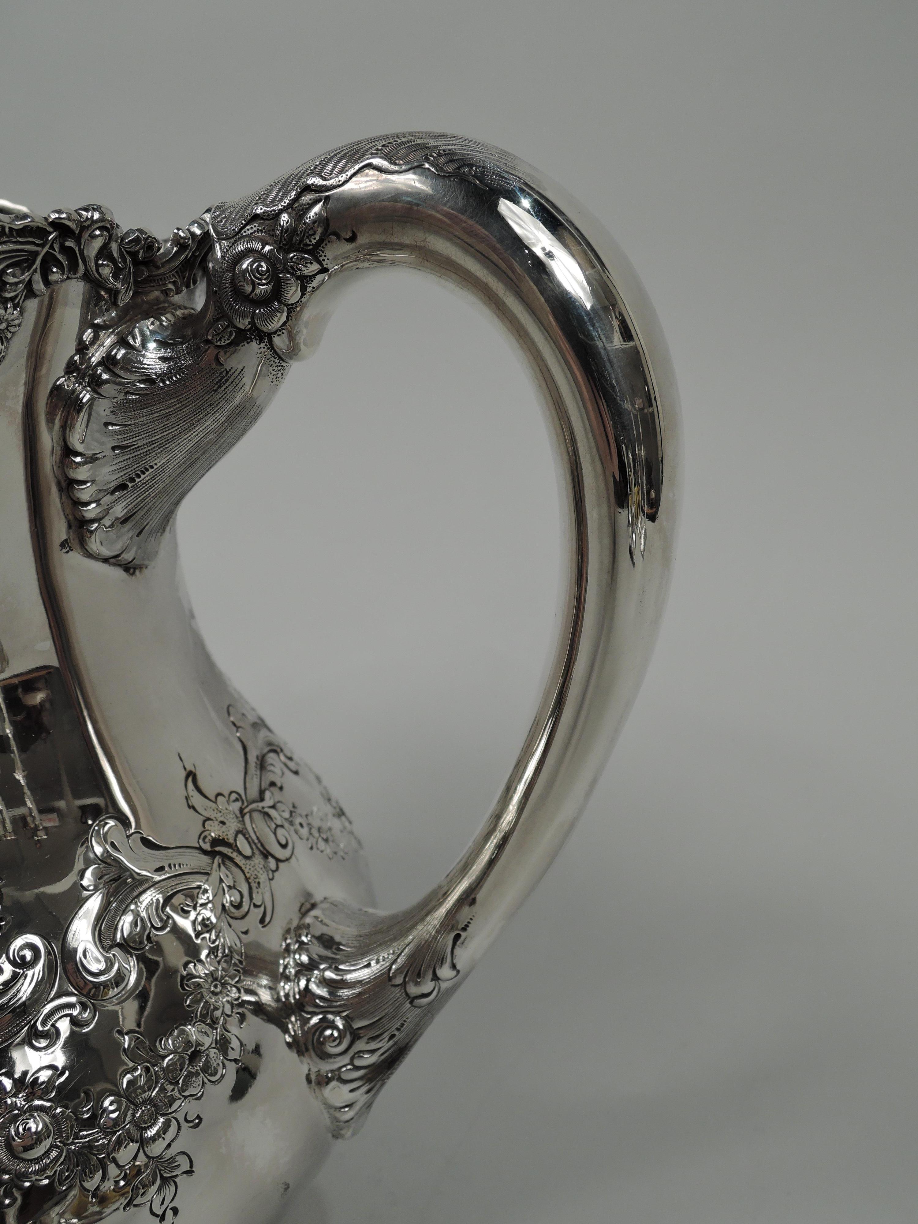Antique American Edwardian Classical Sterling Silver Water Pitcher In Good Condition For Sale In New York, NY