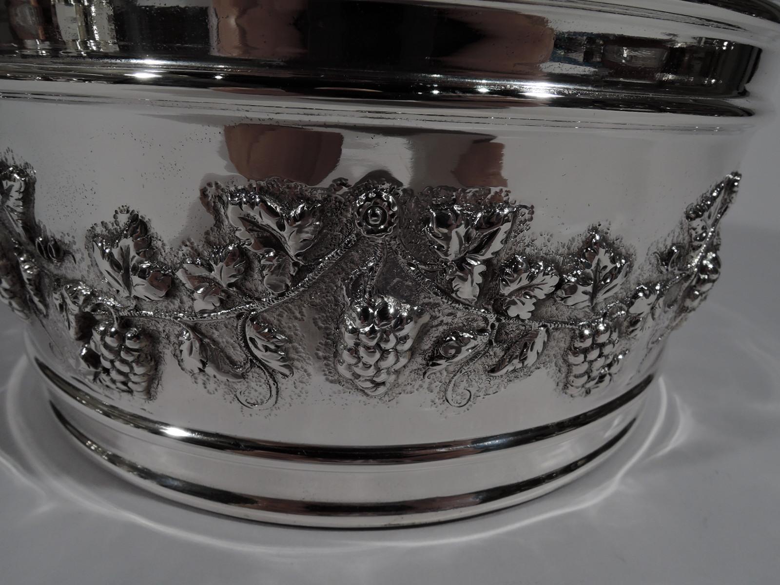 Antique American Edwardian Sterling Silver Grapevine Ice Bucket In Excellent Condition In New York, NY