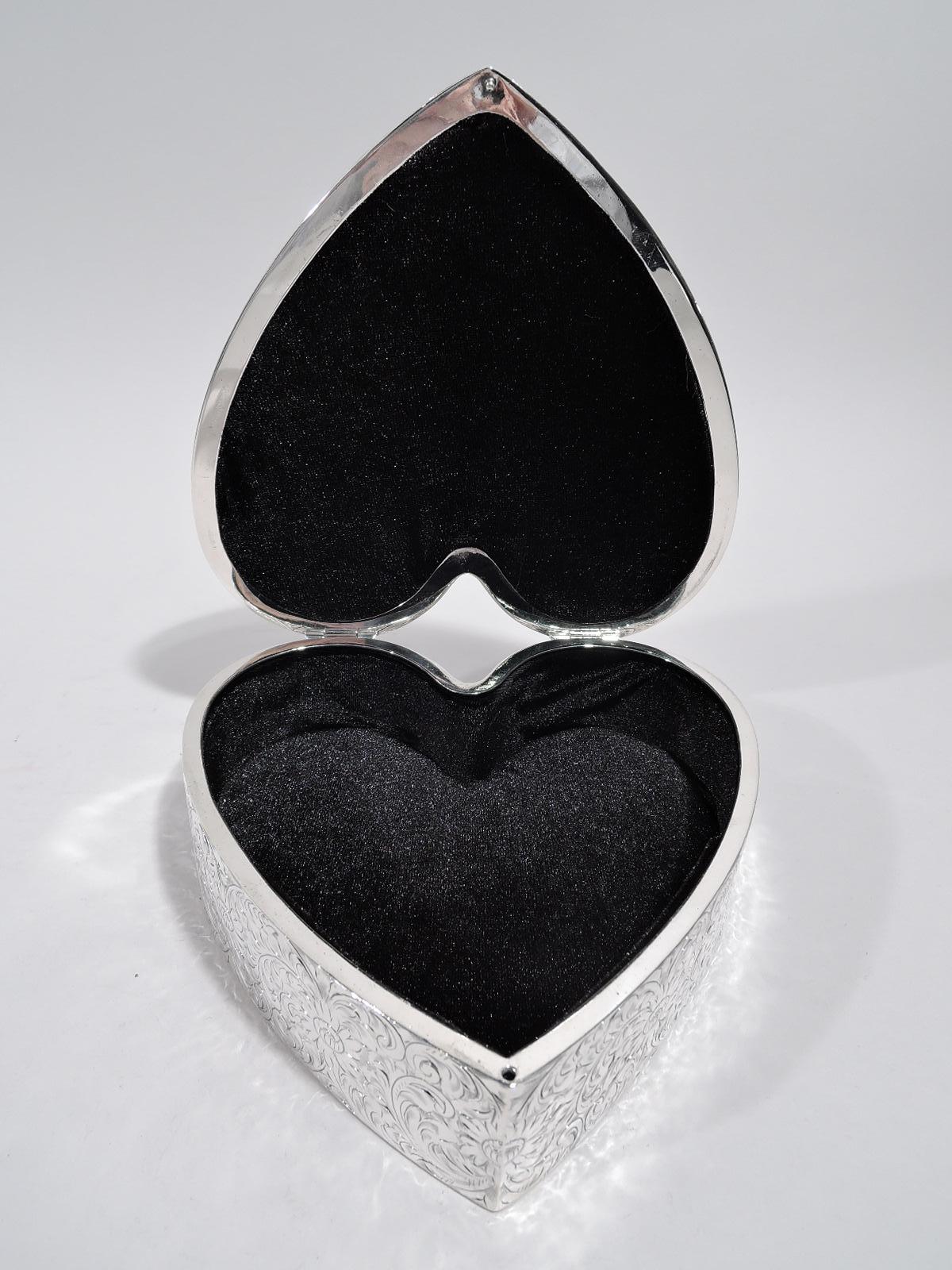 Antique American Edwardian Sterling Silver Valentine's Day Jewelry Heart Box  In Excellent Condition In New York, NY