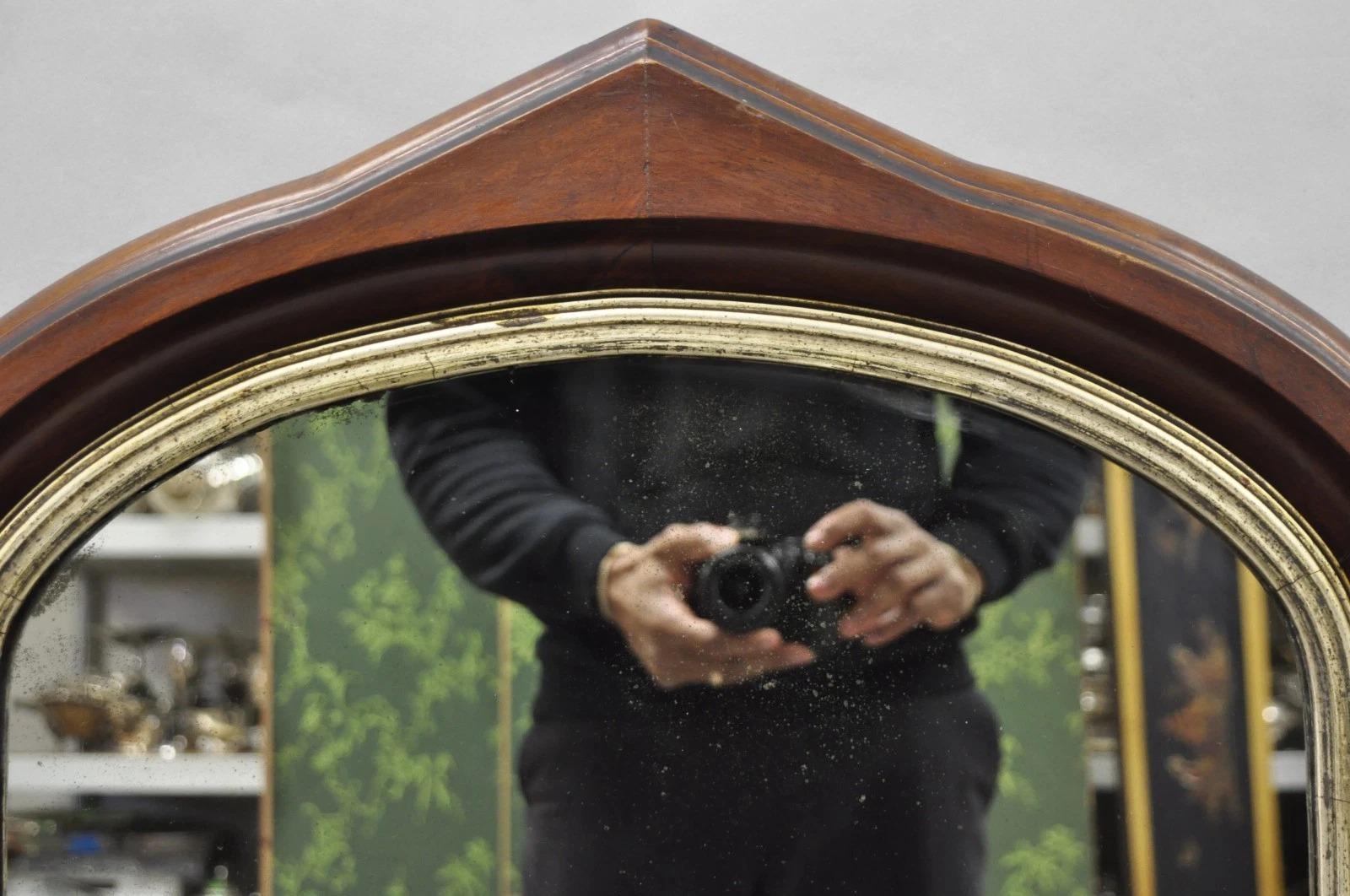 Stile impero Antique Mirror americano ad arco in legno di mogano con cornice in vetro da parete in vendita