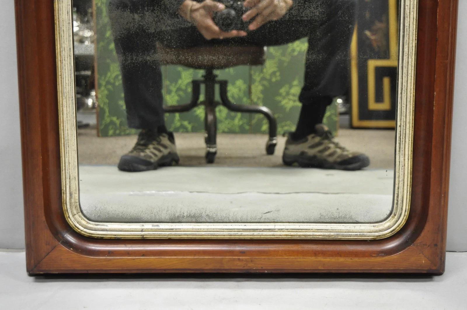 Antique Mirror americano ad arco in legno di mogano con cornice in vetro da parete In condizioni buone in vendita a Philadelphia, PA