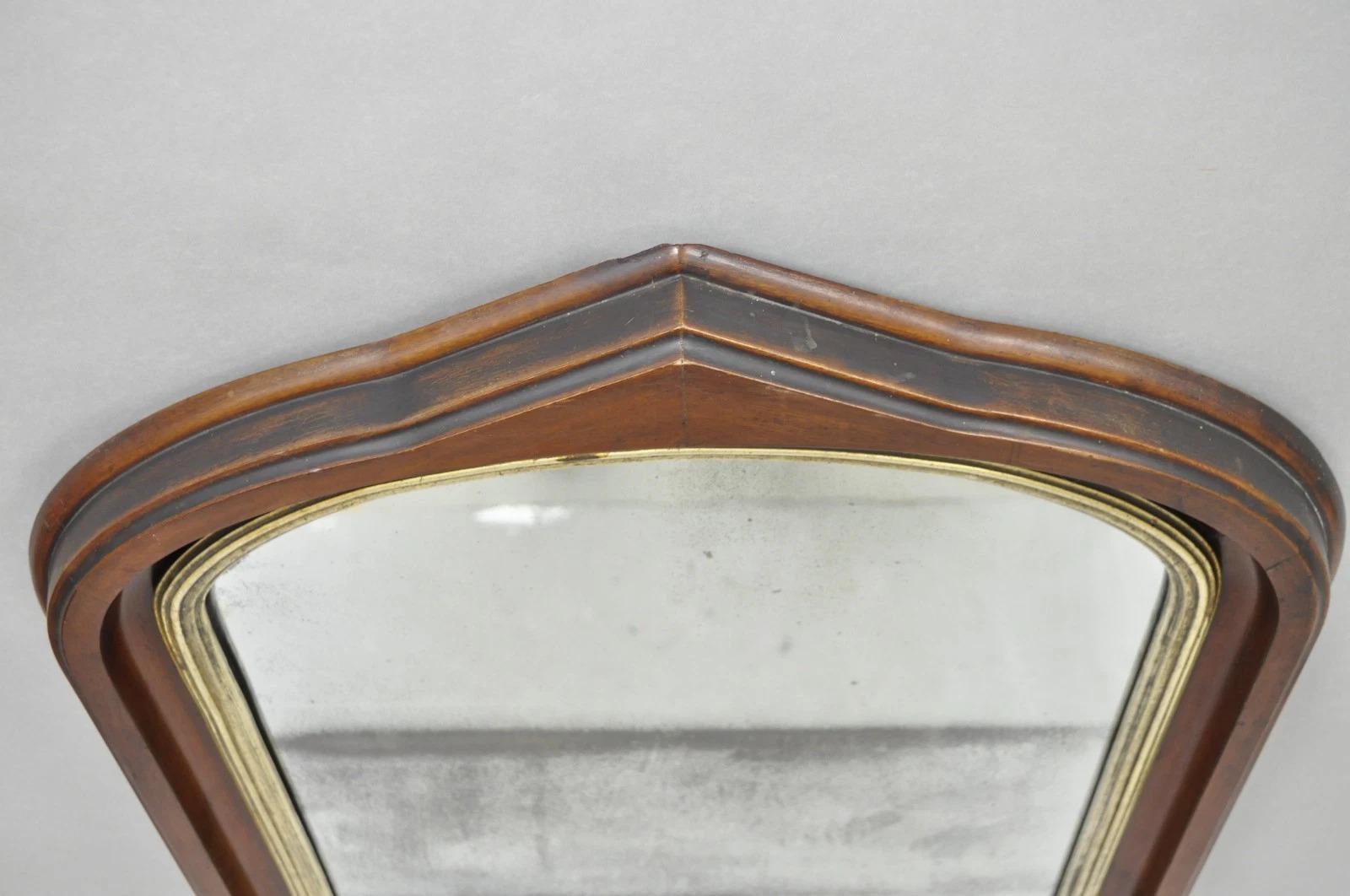 XIX secolo Antique Mirror americano ad arco in legno di mogano con cornice in vetro da parete in vendita
