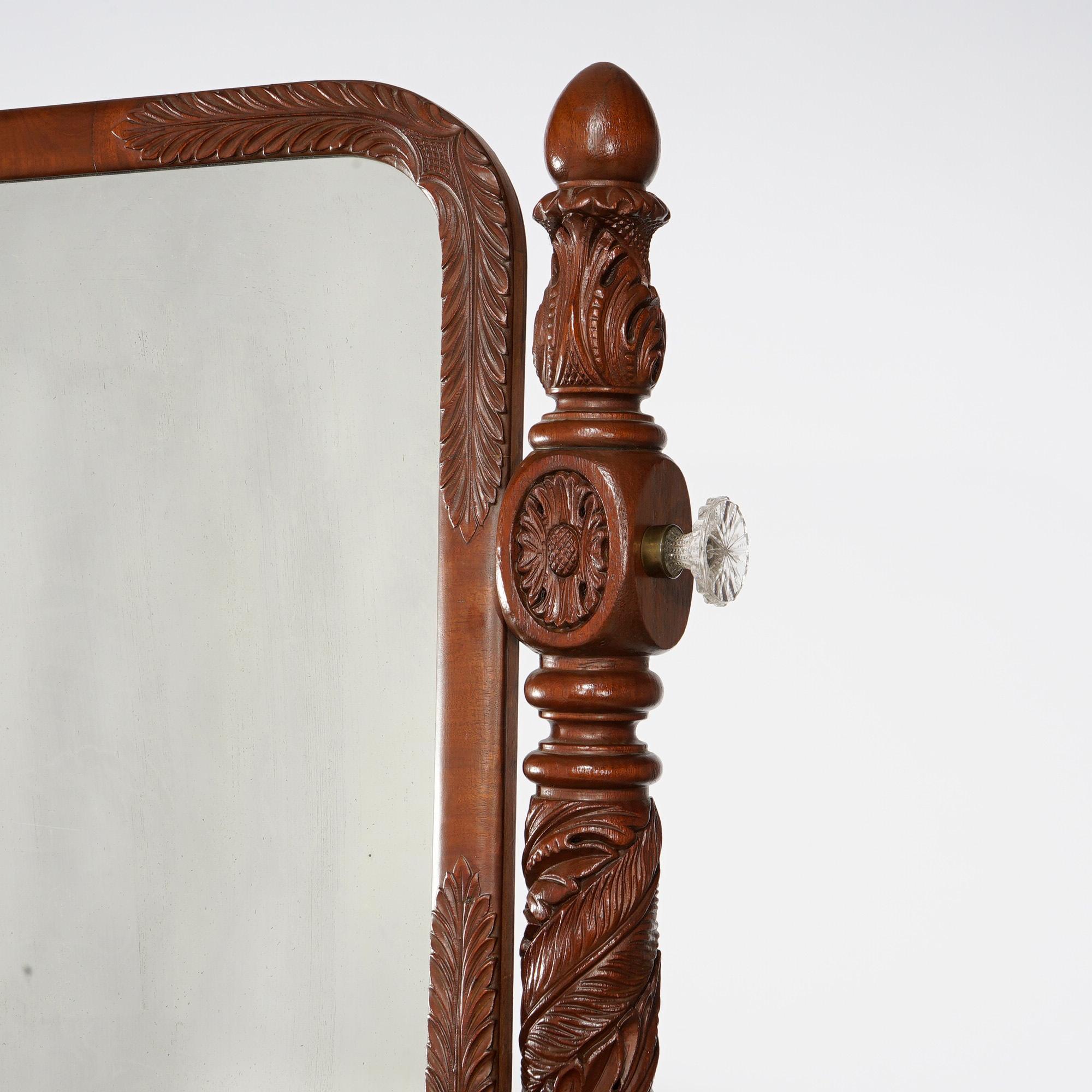 Antike geschnitzte Kommode aus geflammtem Mahagoni im amerikanischen Empire-Stil mit Spiegel, um 1840 im Zustand „Gut“ im Angebot in Big Flats, NY