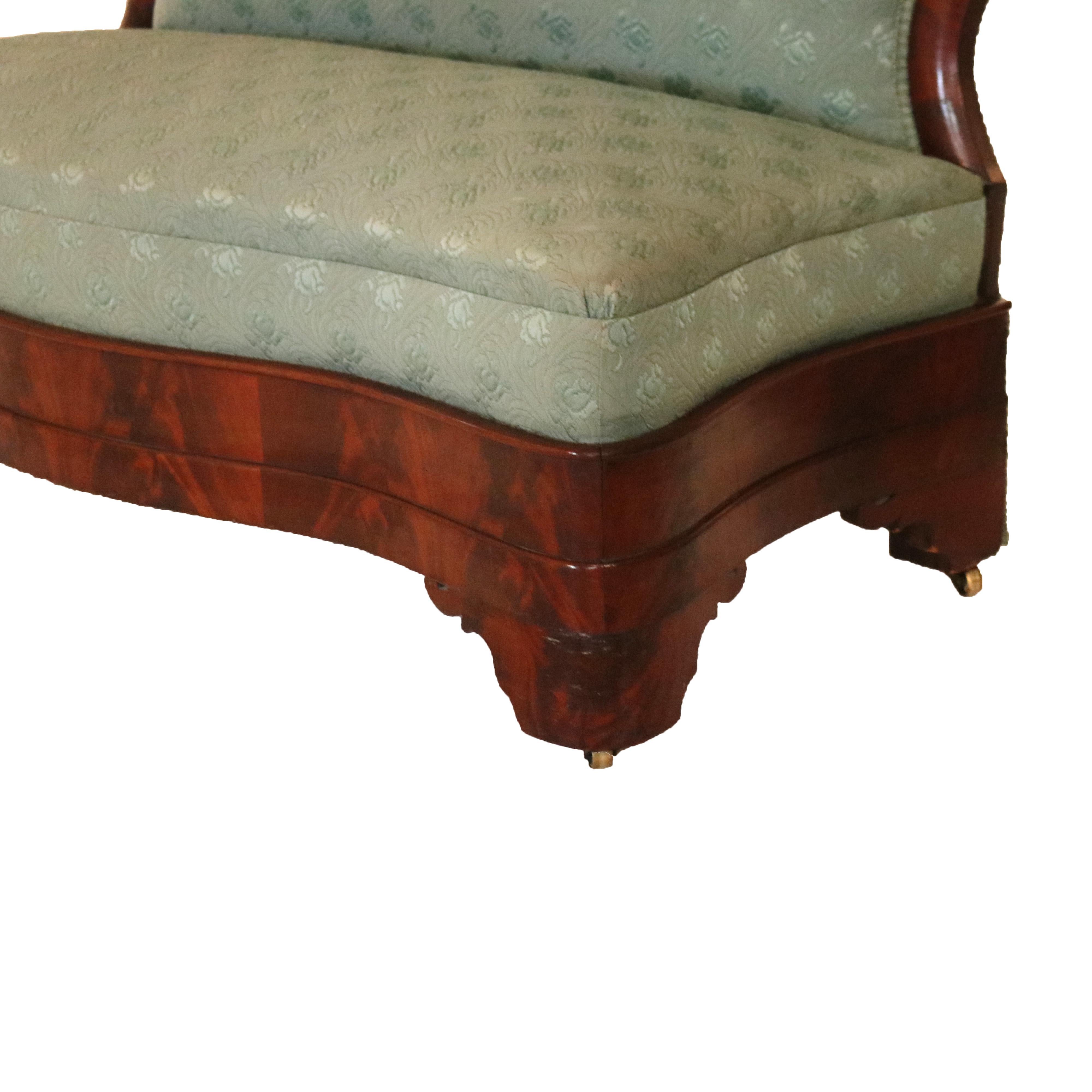 Antiguo Banco Imperio Americano de Caoba Tallada y Tapizado C1850 Tallado en venta