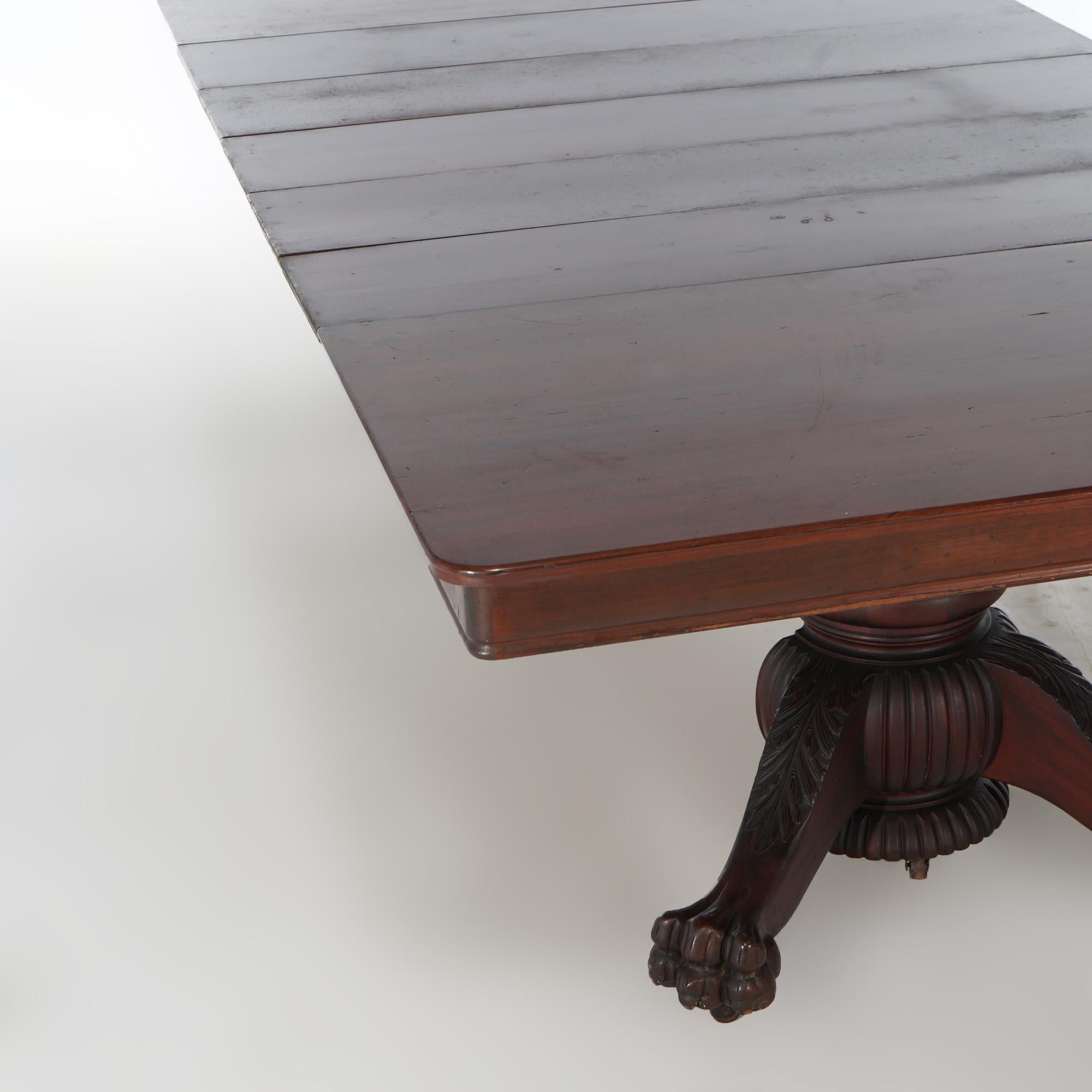 Ancienne table de banquet Empire américain en acajou sculpté et six  Feuilles c1880 en vente 4