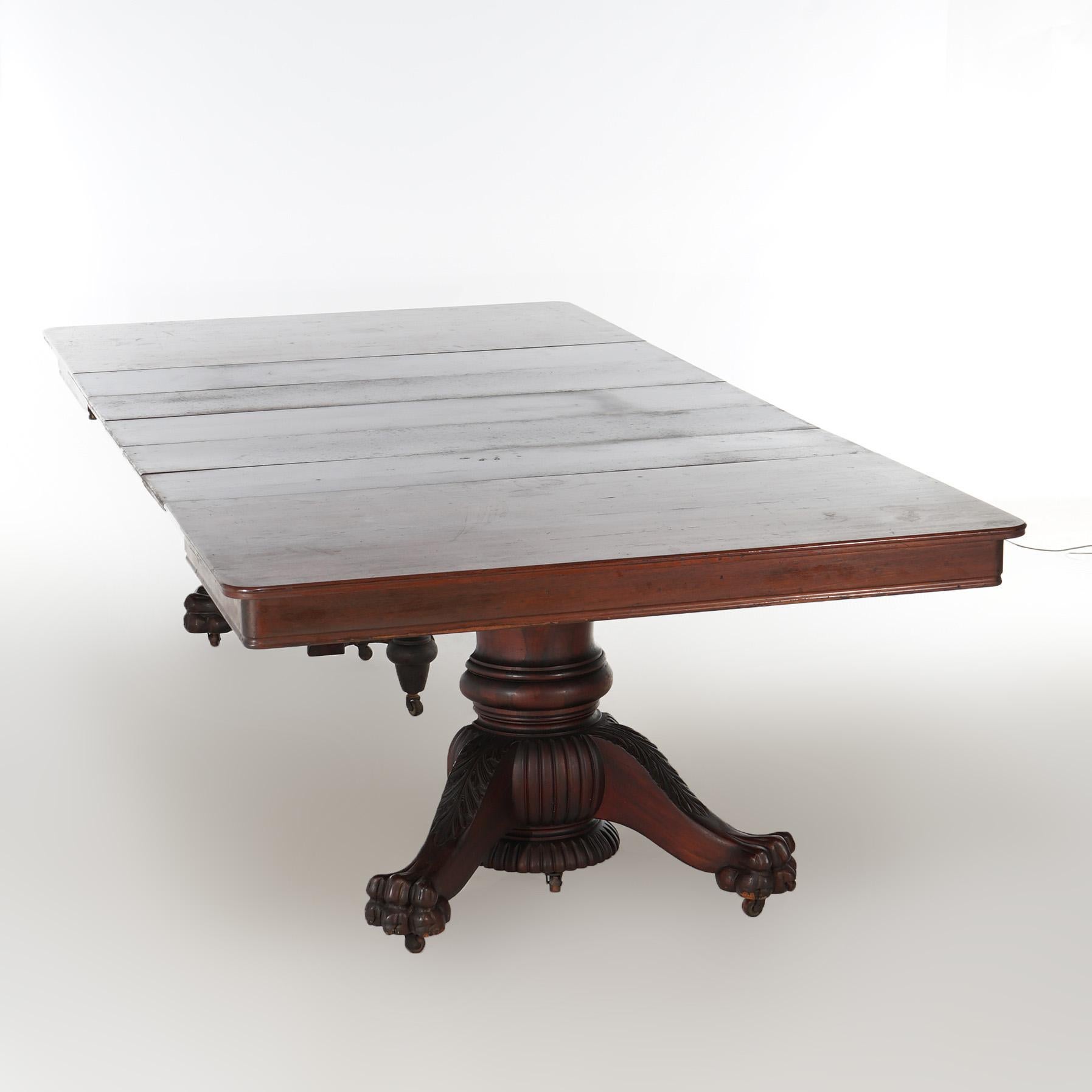 Américain Ancienne table de banquet Empire américain en acajou sculpté et six  Feuilles c1880 en vente