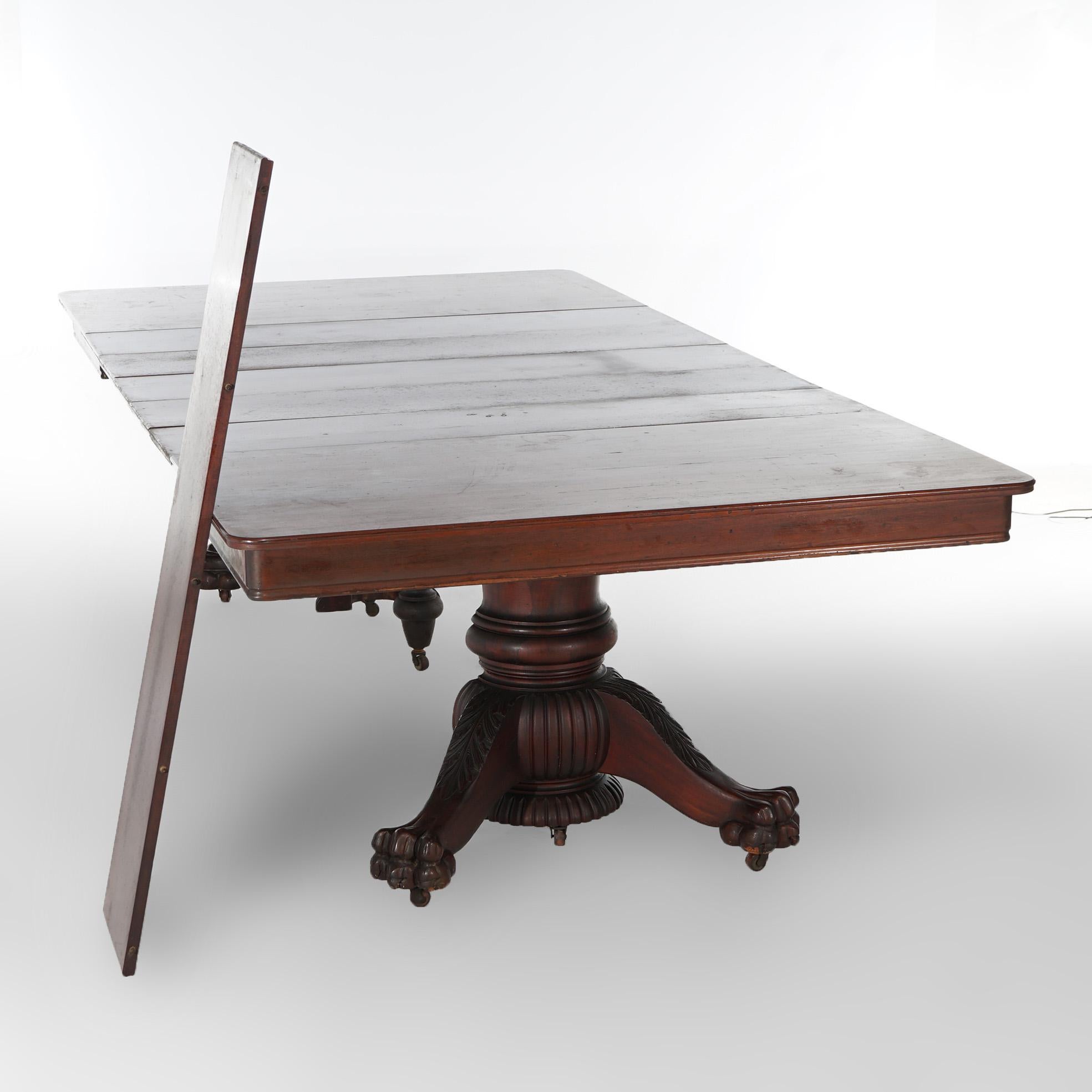 Acajou Ancienne table de banquet Empire américain en acajou sculpté et six  Feuilles c1880 en vente