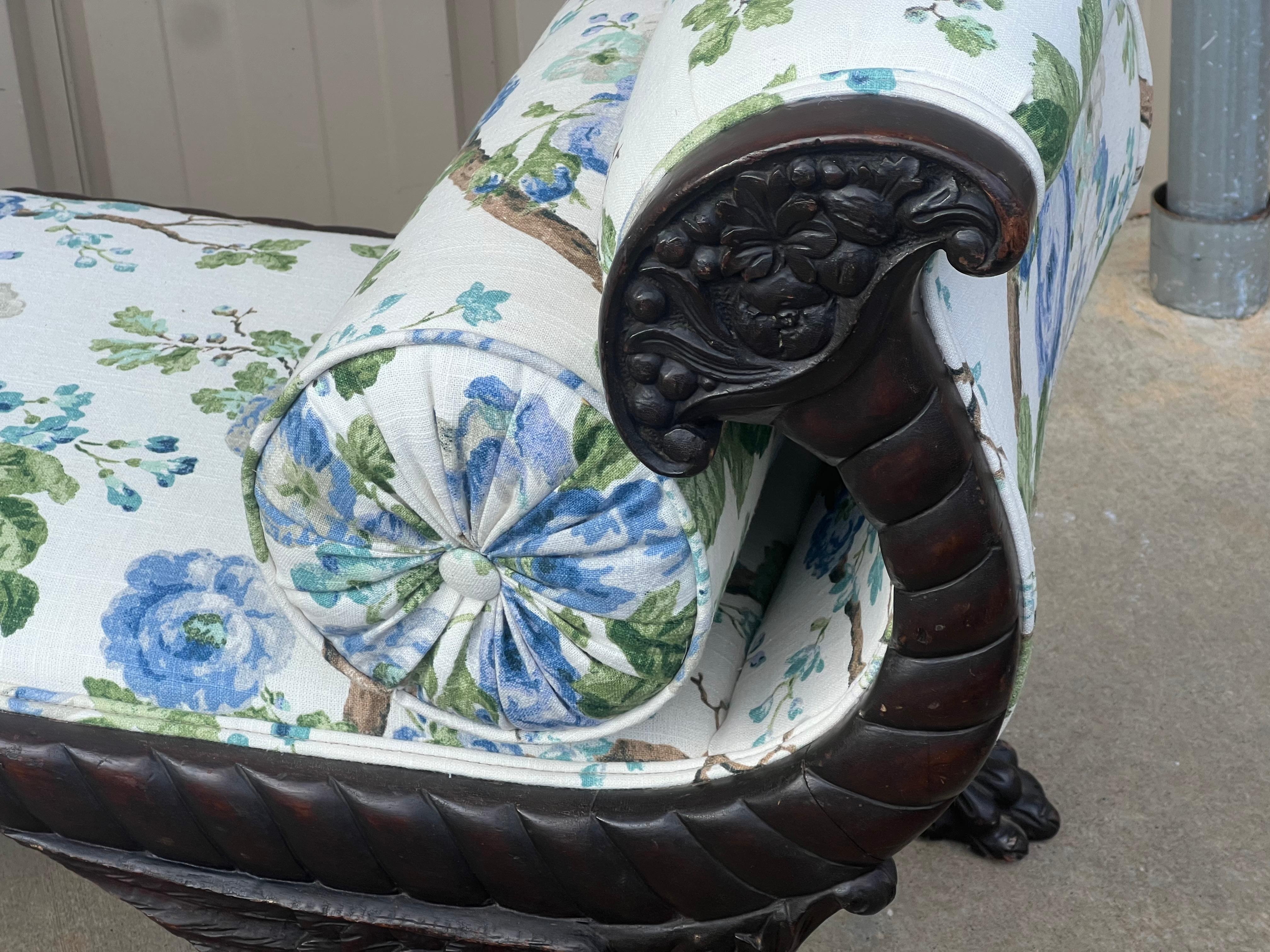 Antique American Empire Carved Mahogany Bench W/ Blue & White Floral Upholstery  In Good Condition For Sale In Kennesaw, GA