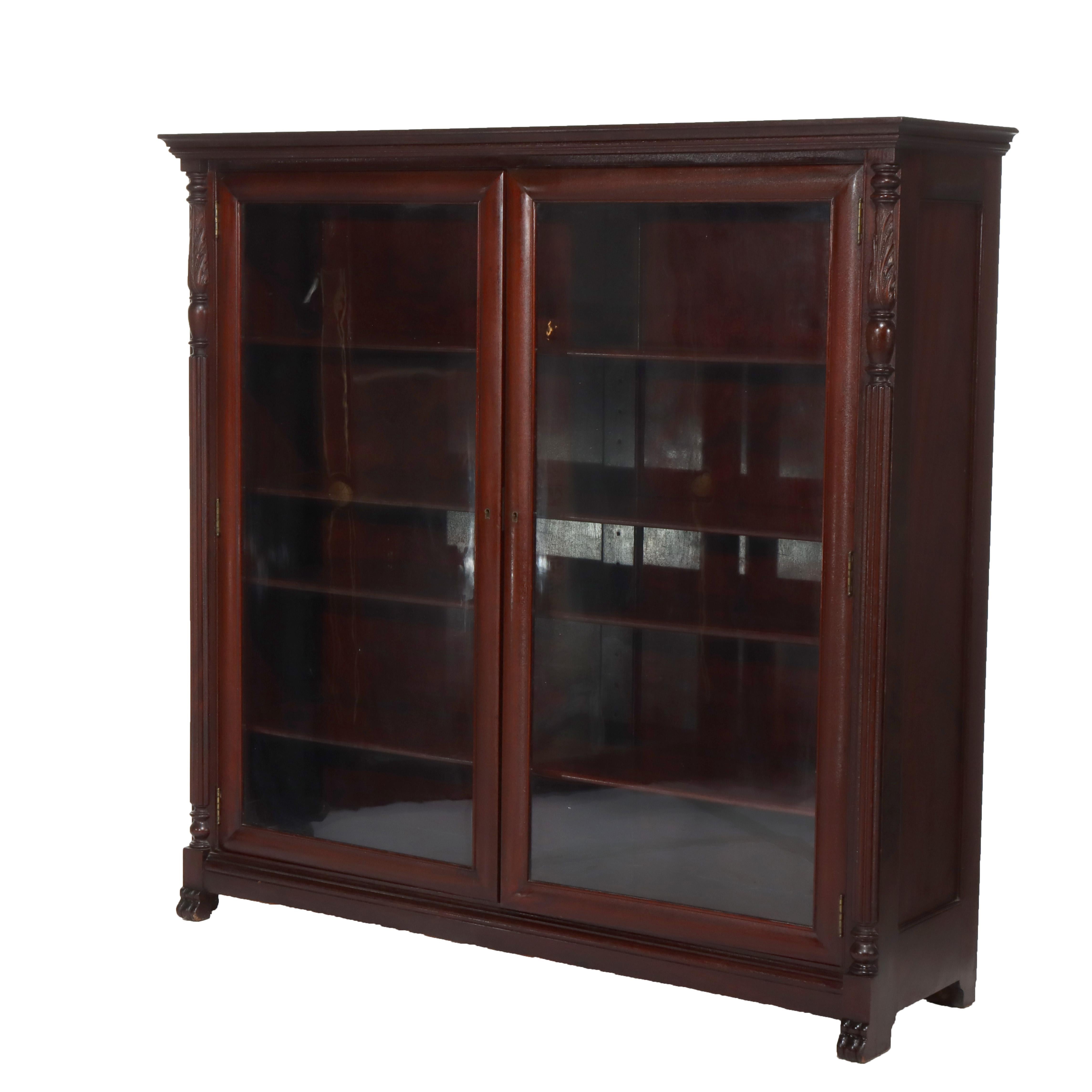 Antiguo Imperio Americano Librería de caoba tallada de doble puerta Principios del siglo XX en Bueno estado para la venta en Big Flats, NY
