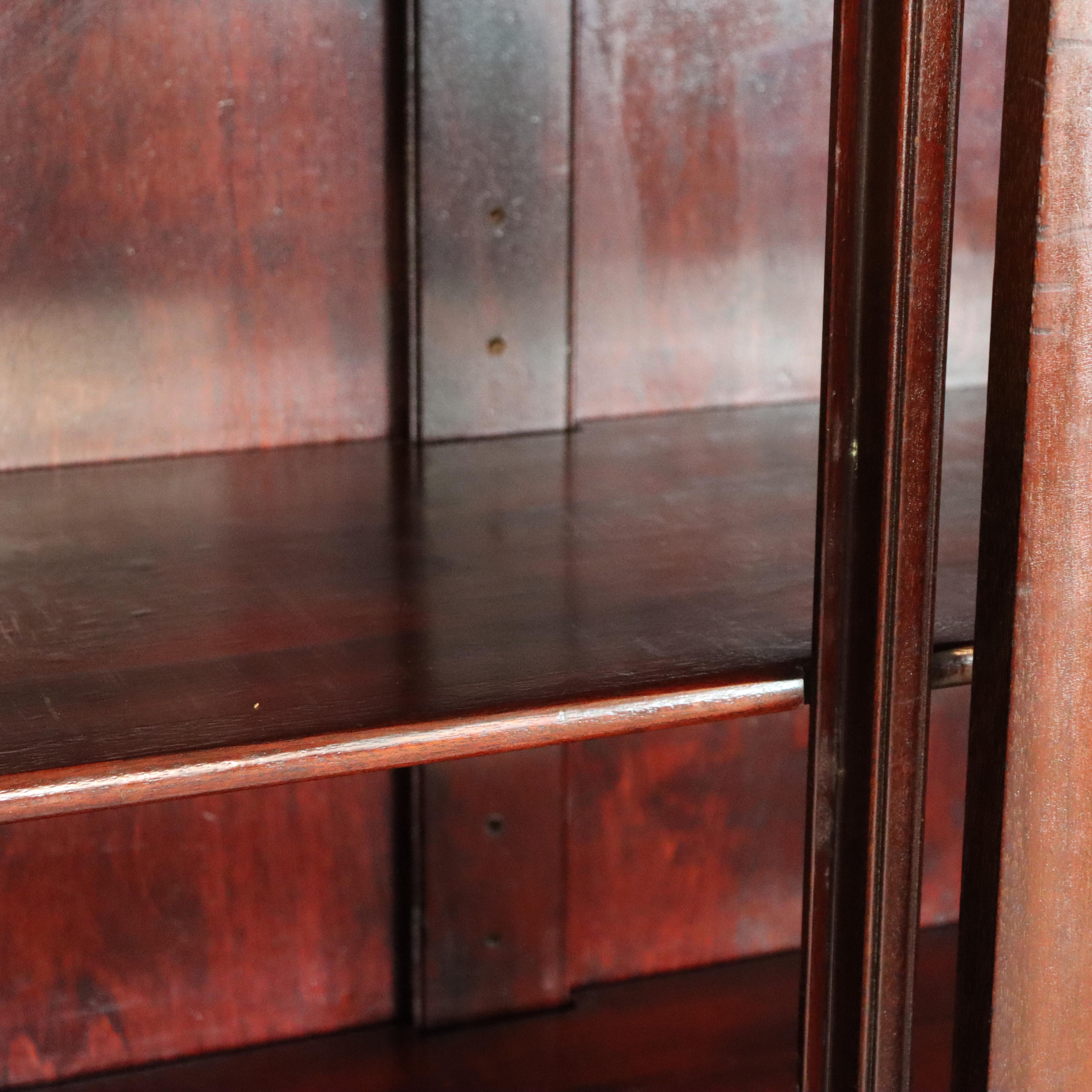 Antiguo Imperio Americano Librería de caoba tallada de doble puerta Principios del siglo XX en venta 3