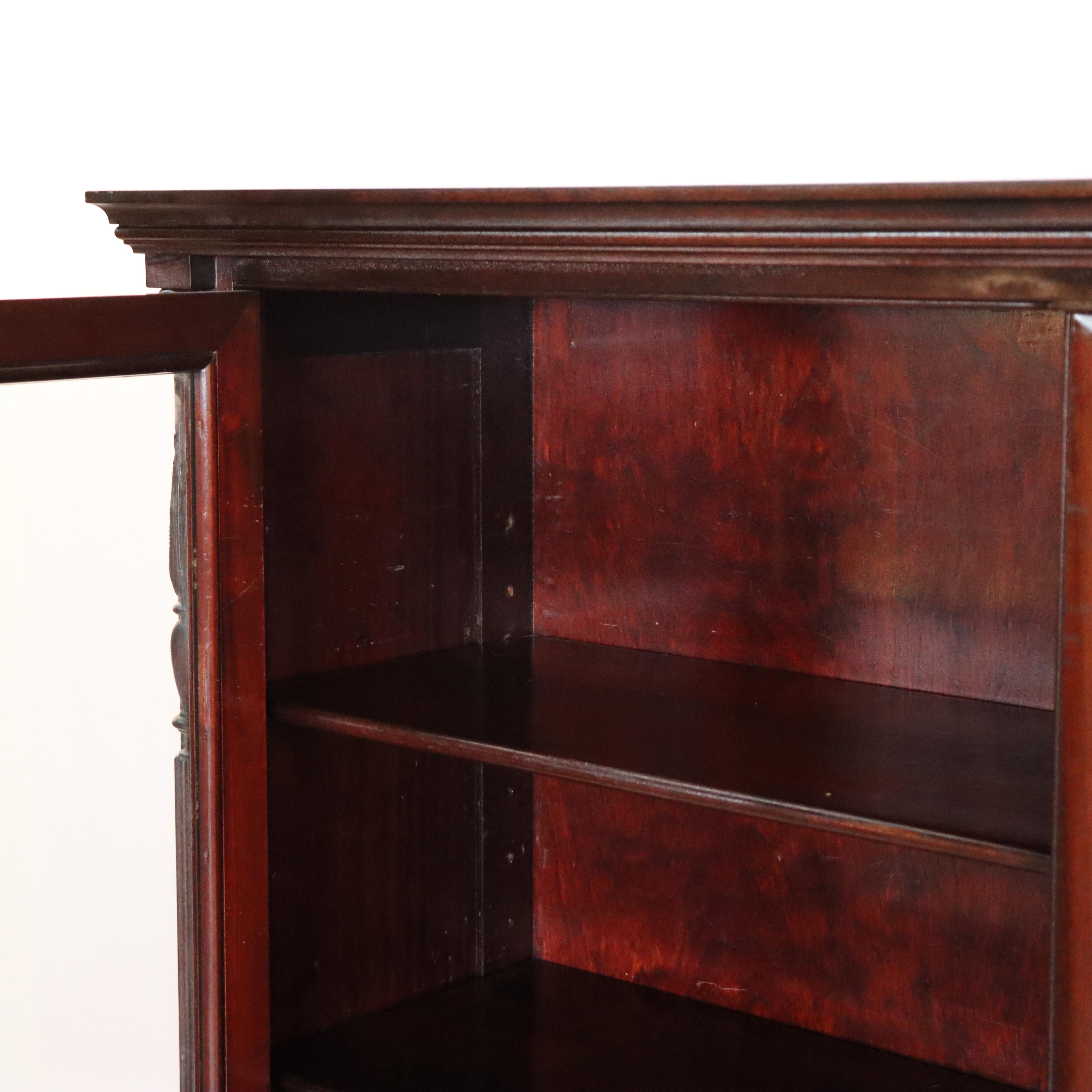 Antiguo Imperio Americano Librería de caoba tallada de doble puerta Principios del siglo XX en venta 5