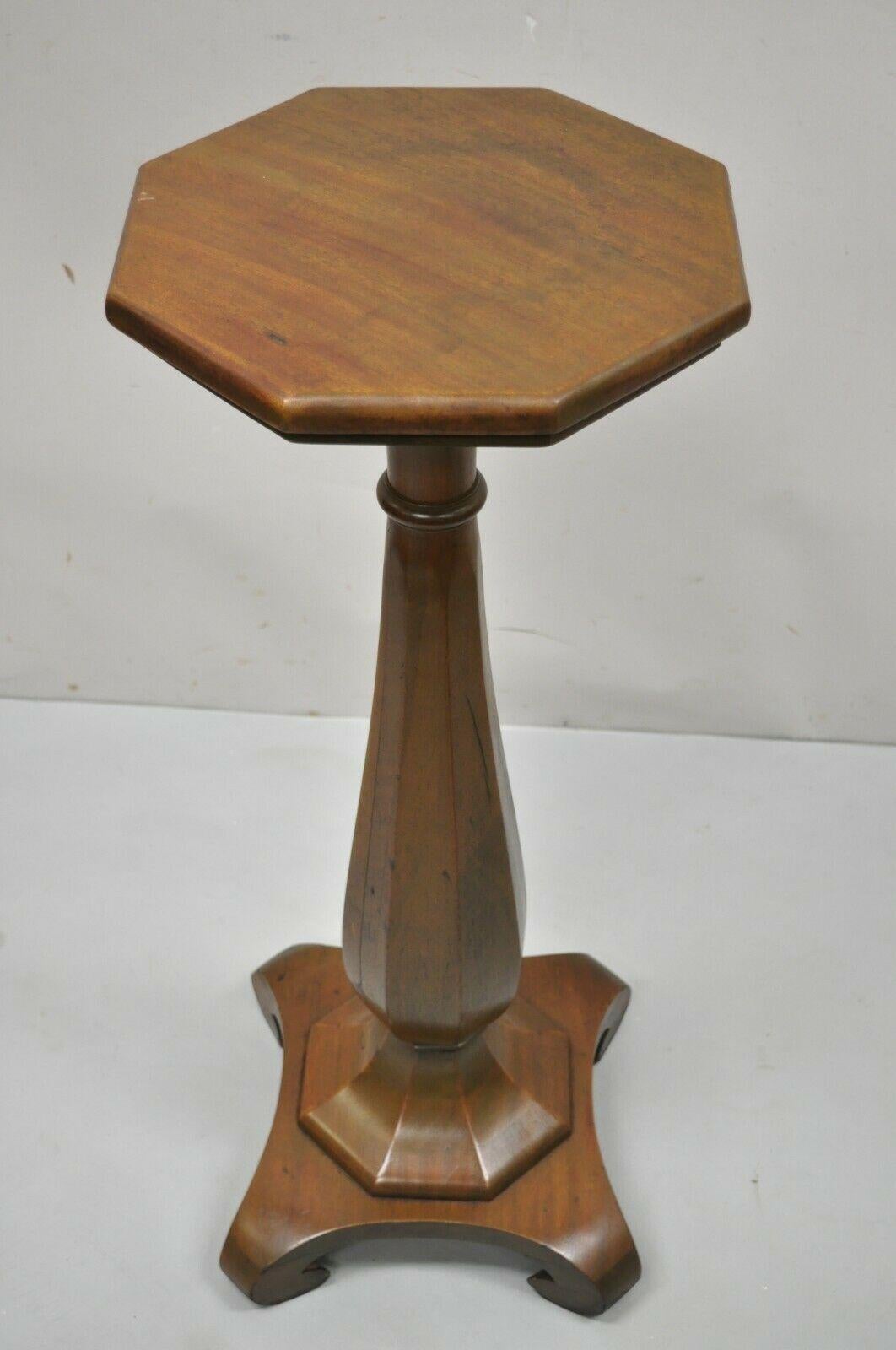 Antique American Empire Carved Mahogany Octagonal Pedestal Column Plant Stand In Good Condition In Philadelphia, PA