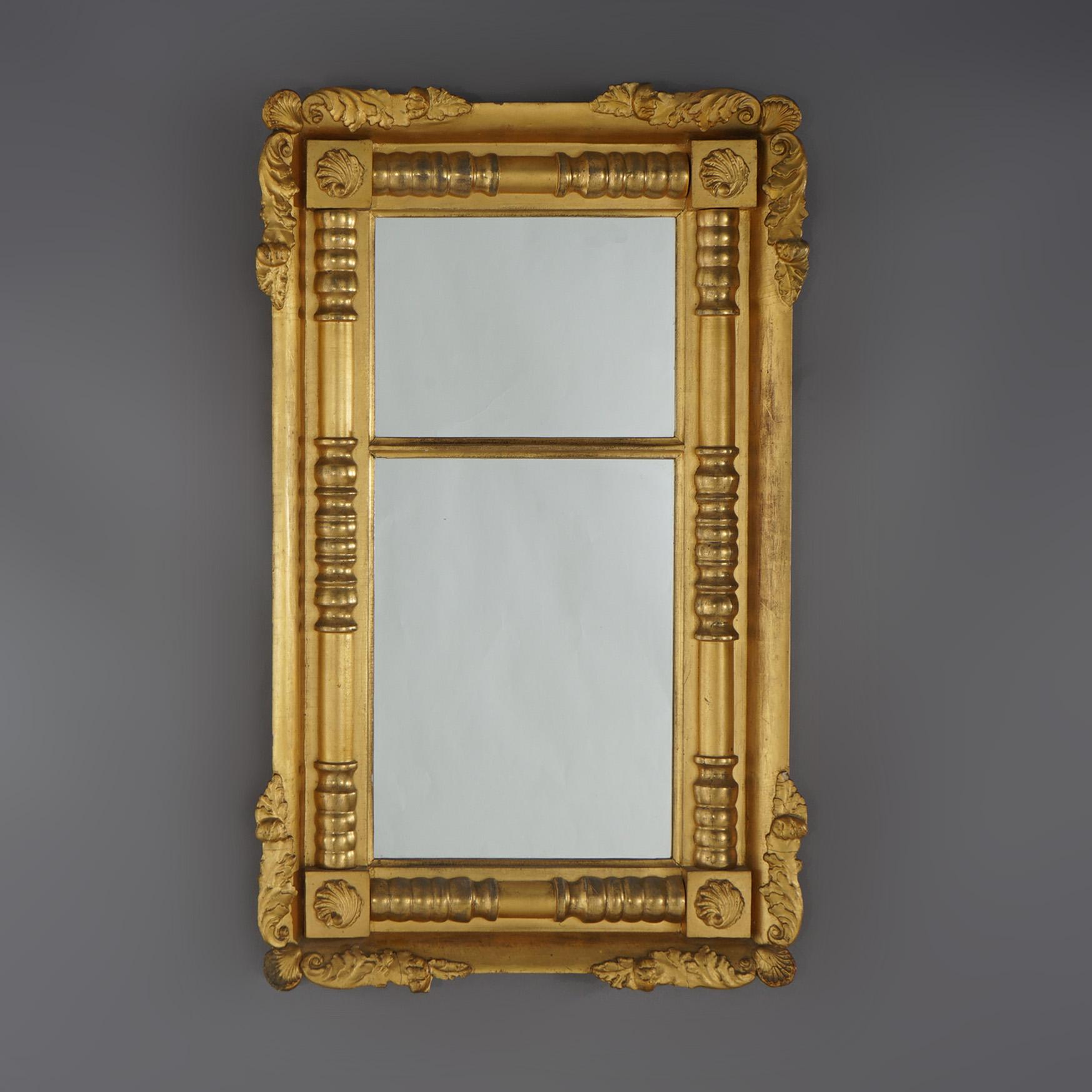 Antico specchio da parete classico impero americano con cornice a forma di colonna con elementi di fogliame e conchiglie, C1840

Misure - 39,75 
