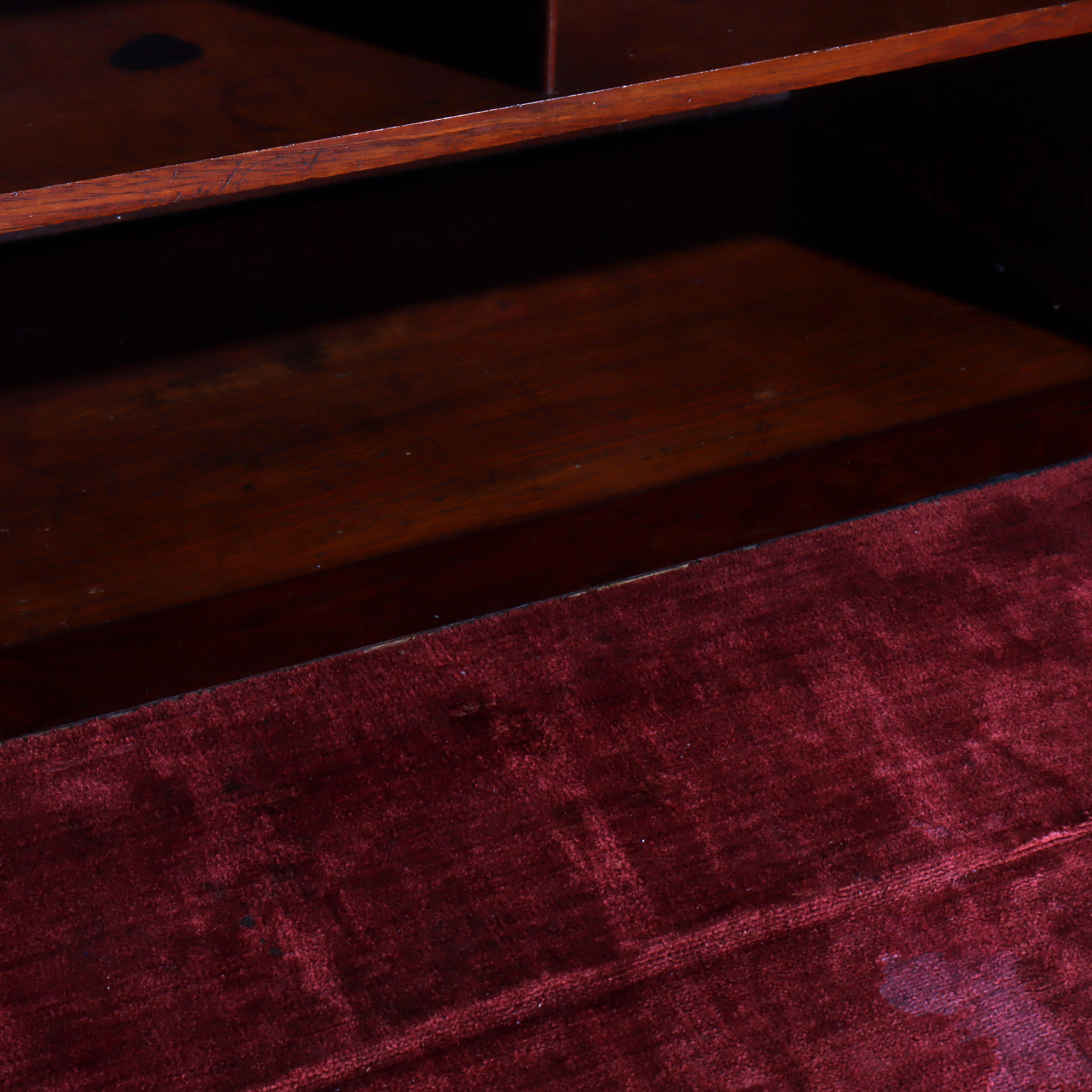 Antiker amerikanischer Empire-Schreibtisch aus Mahagoni mit klassischer Flamme, um 1840 im Angebot 5