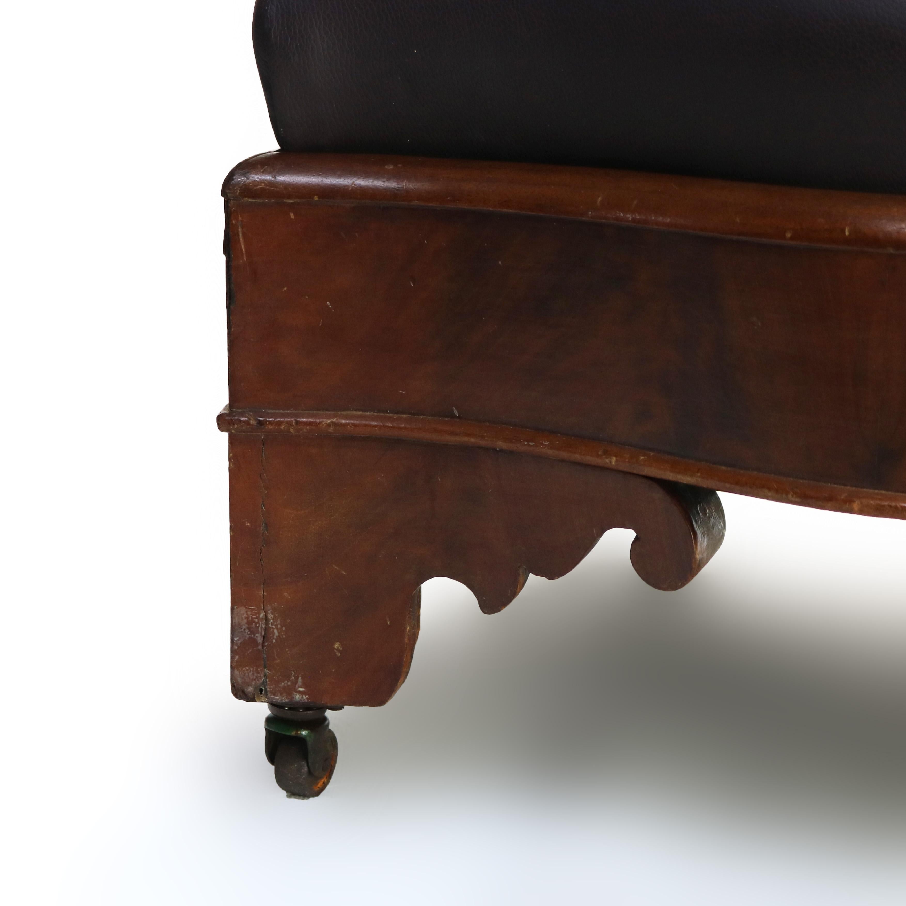 Antiguo taburete de pie de caoba clásico imperio americano C1840 siglo XIX en venta