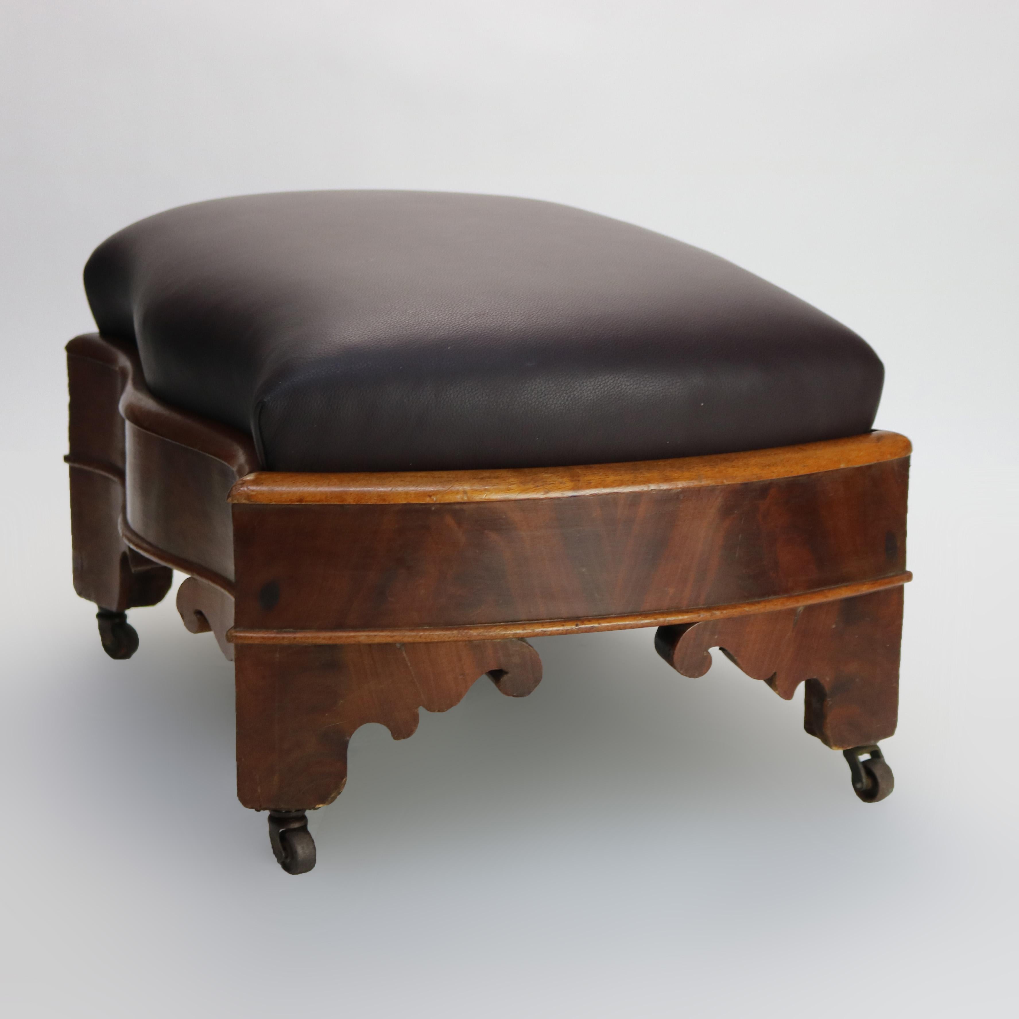 Antiguo taburete de pie de caoba clásico imperio americano C1840 en venta 2