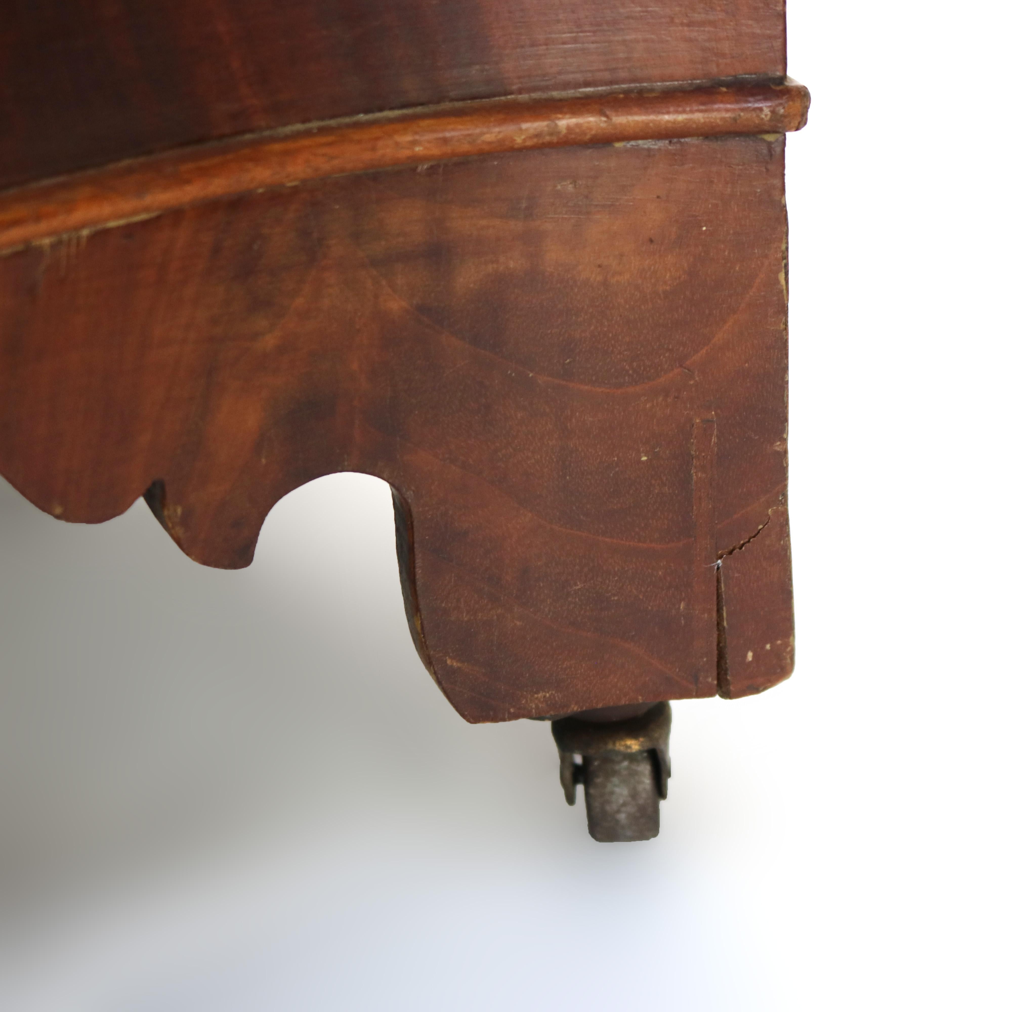 Antiguo taburete de pie de caoba clásico imperio americano C1840 en venta 3