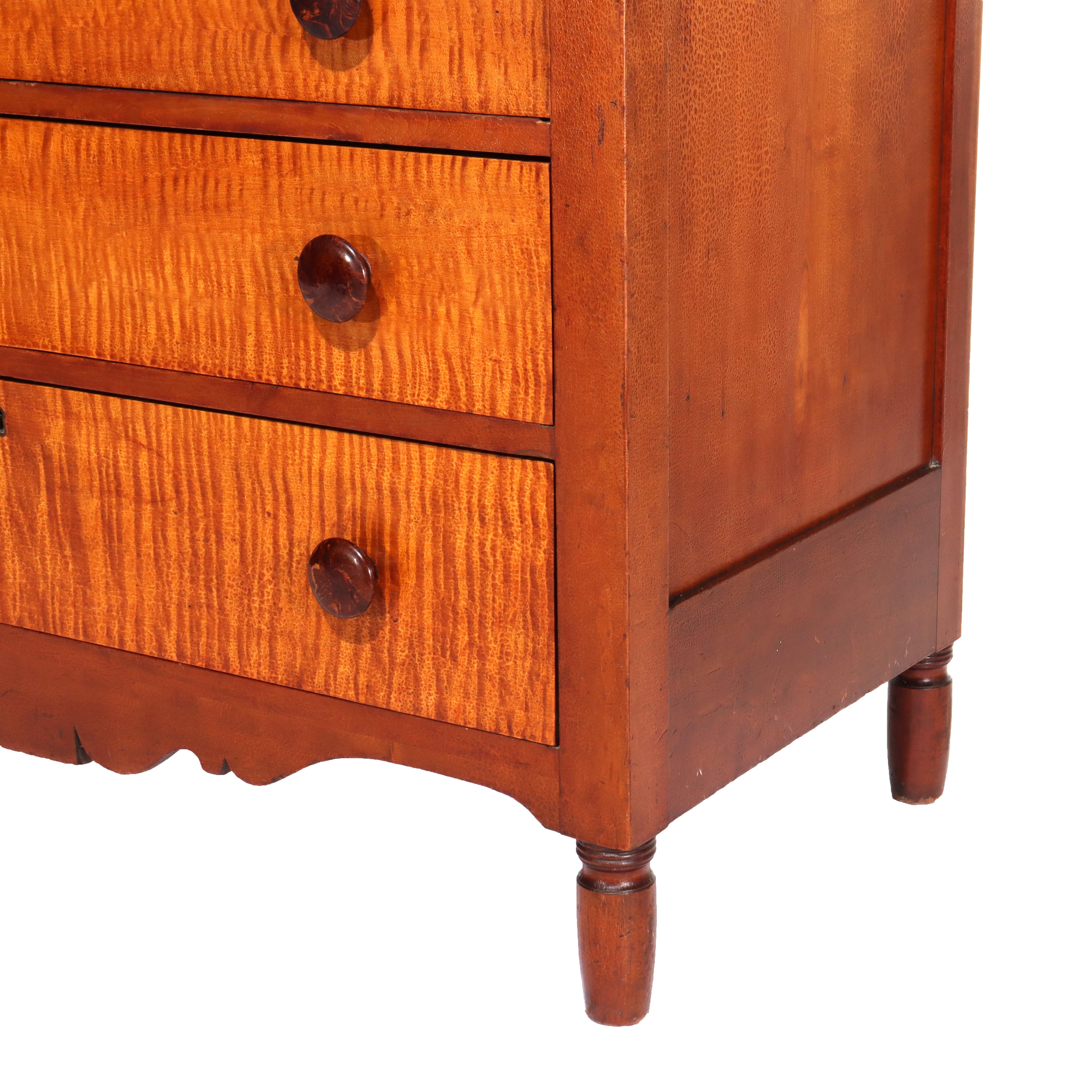 Antiquité - Coffre à quatre tiroirs en érable tigré et cerisier de l'Empire Antique Classic C1840 Bon état - En vente à Big Flats, NY