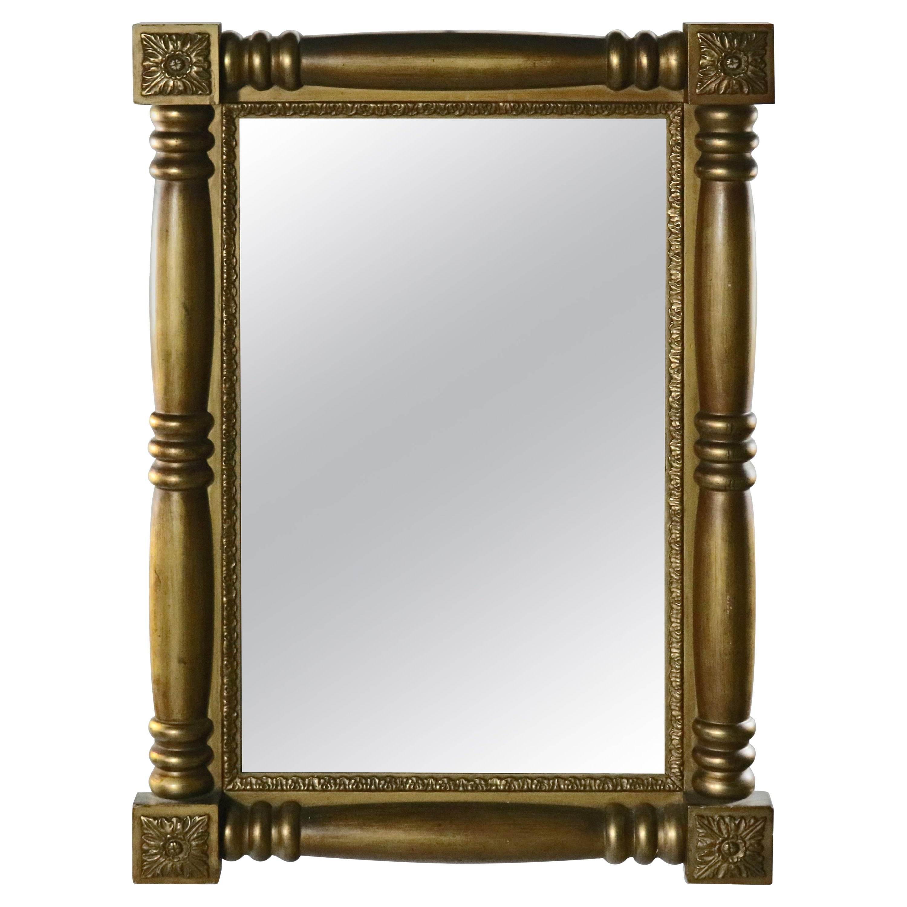 Antique Mirror americano in legno dorato con colonne e rosette, XIX secolo in vendita