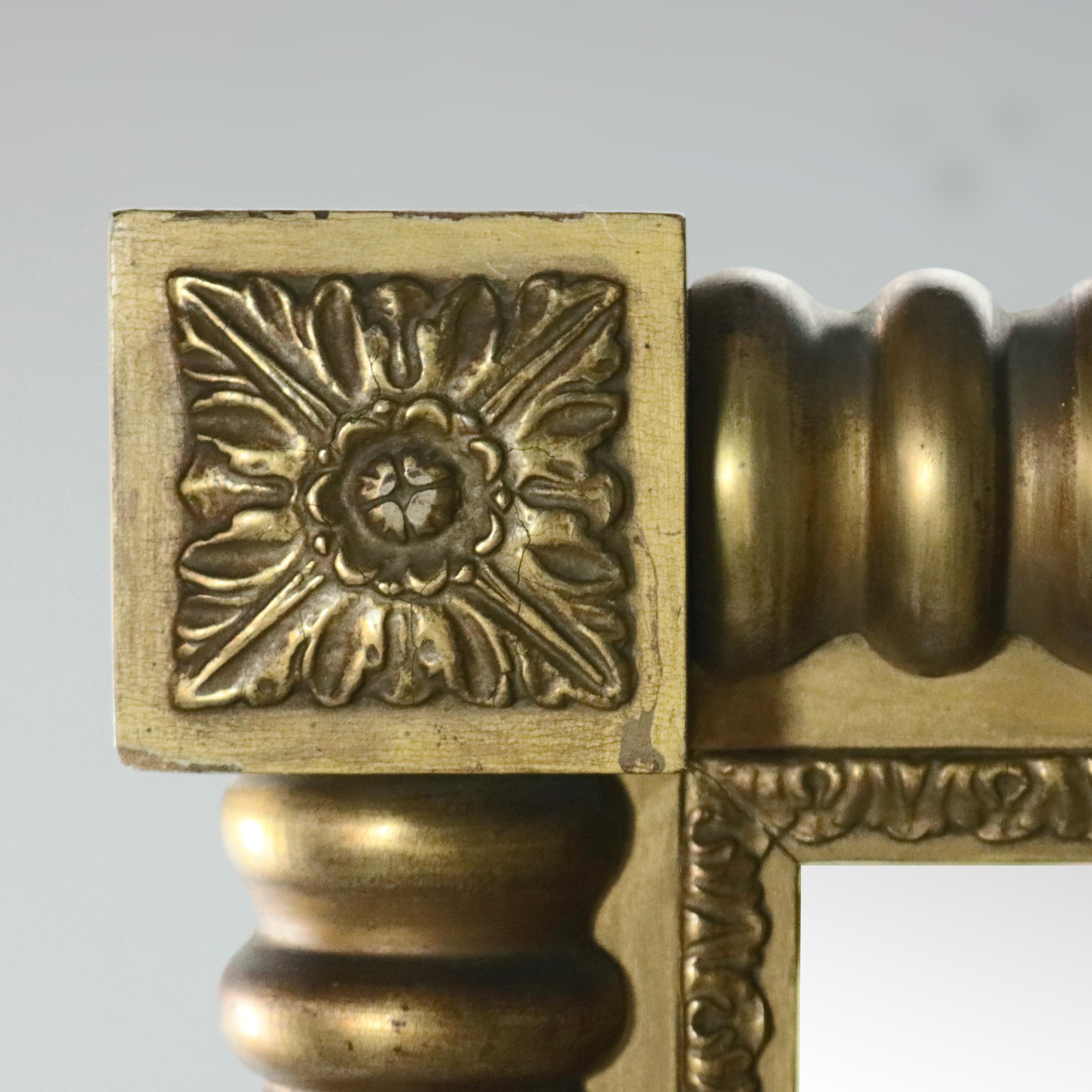 Specchio da parete in legno dorato dell'Impero americano con cornice a forma di colonna e angoli a rosetta, XIX secolo

Un raffinato specchio in legno dorato in stile Eleg Feder, caratterizzato da un design elegante e simmetrico. Lo specchio