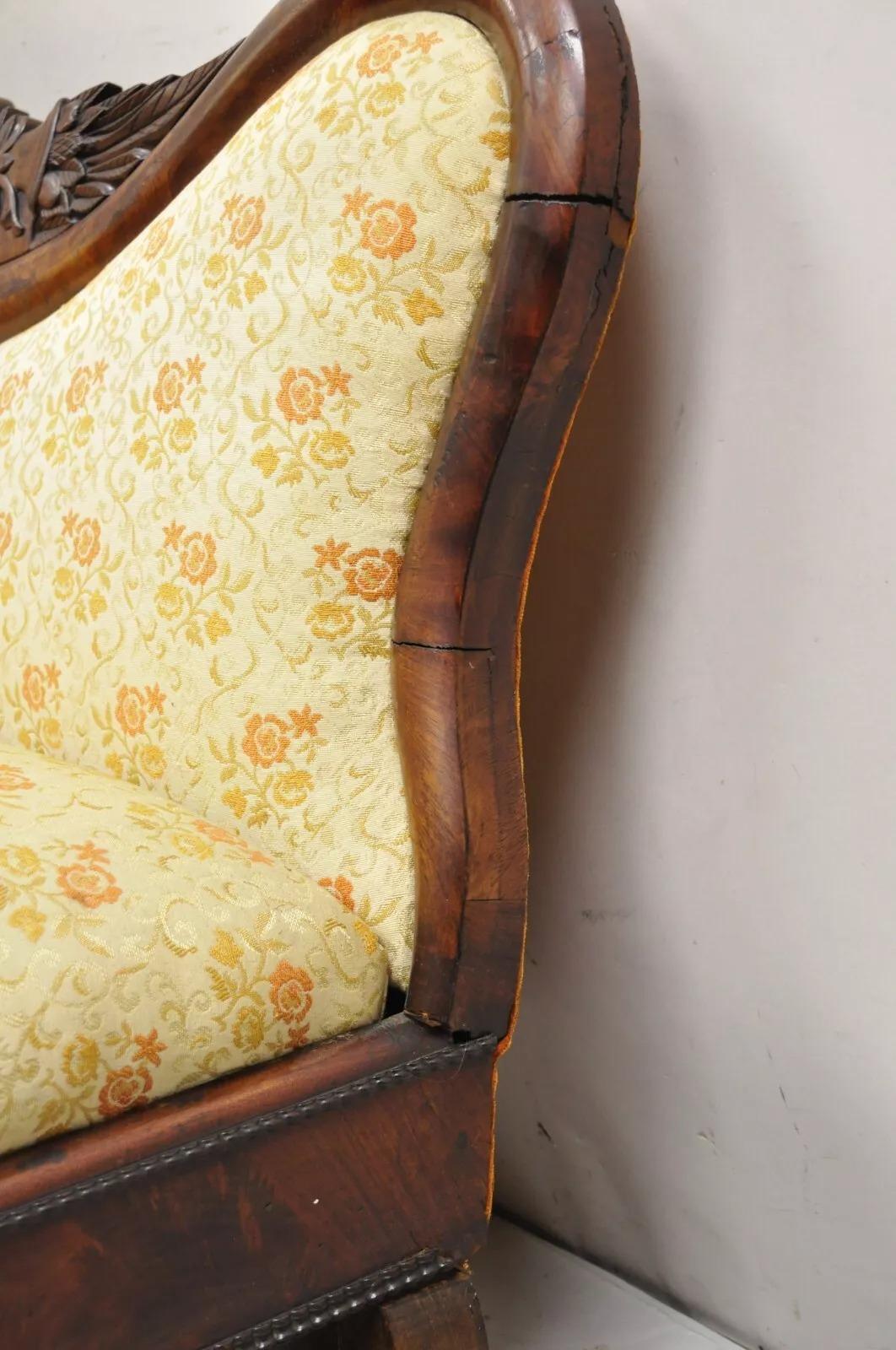 Ancienne paire de bancs à pantoufles en acajou sculpté de l'Empire Antiques - une paire en vente 8